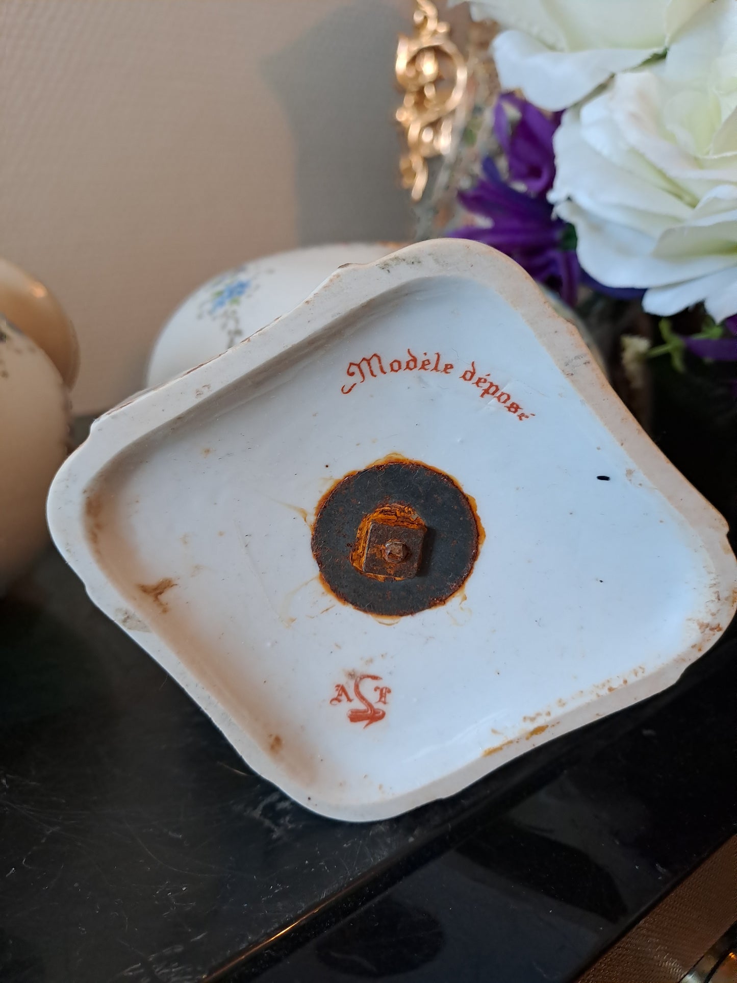 Paire De Vases Louis XV Porcelaine. Couleuvre Rouge Albert Laurent. Années 30