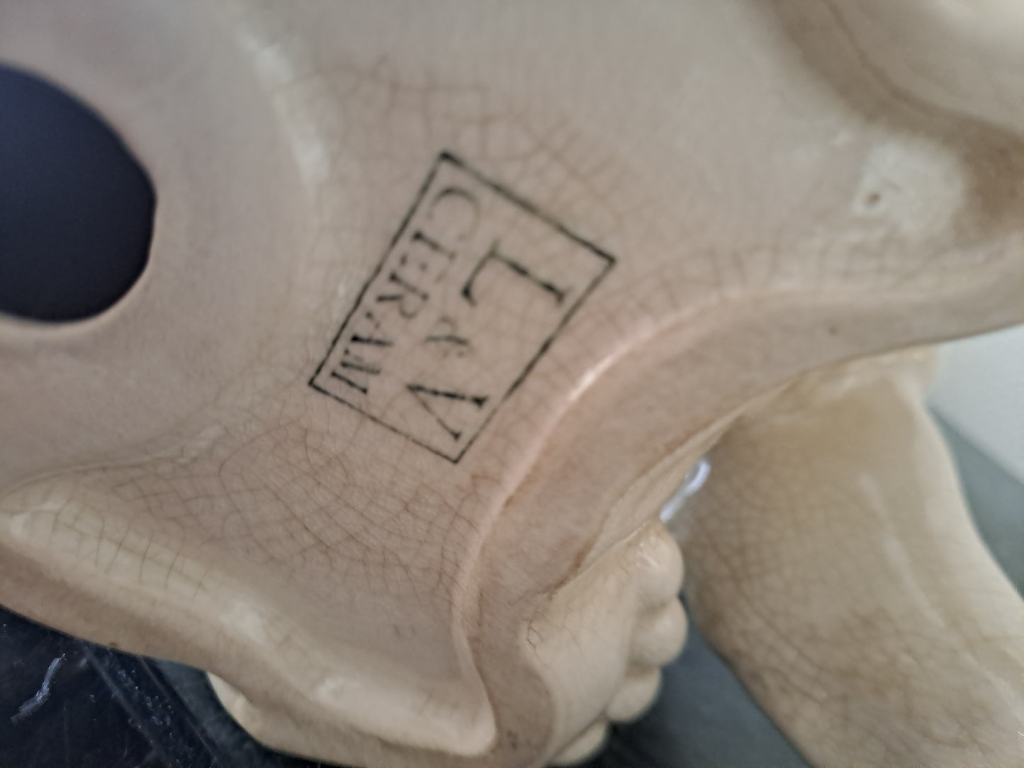 Ours Polaire Céramique Craquelée La Louvière. Estampillé L Et V Ceram. Ancien décoration vintage catholique