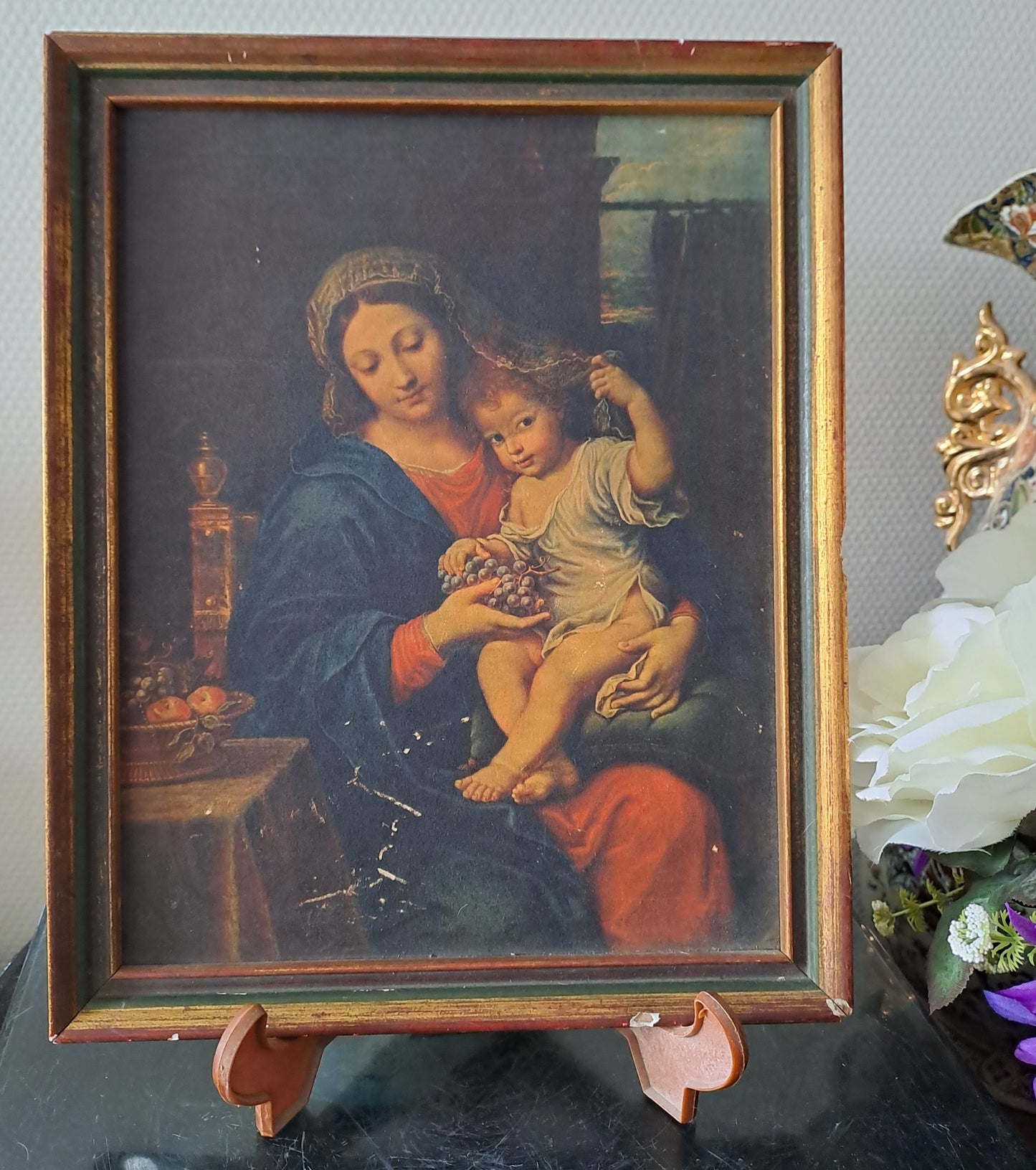 Tableau Représentant Vierge Aux Raisins. Cadre.