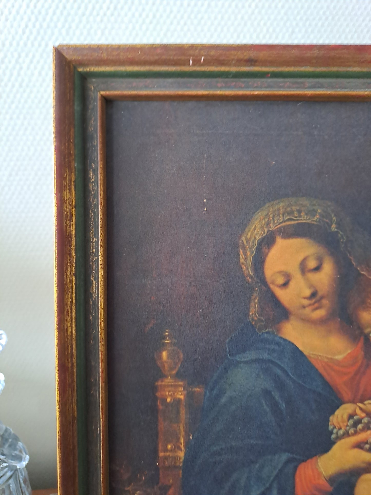 Tableau Représentant Vierge Aux Raisins. Cadre.