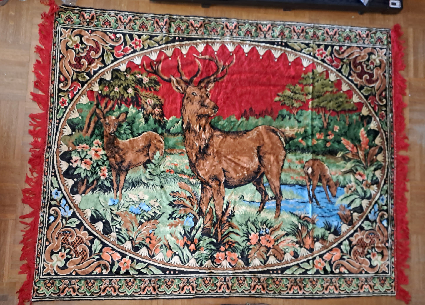 Tapisserie. Cerf Et Chevreuil. Tapis de table.