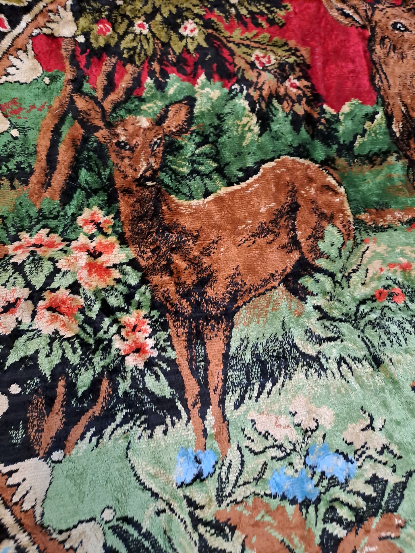 Tapisserie. Cerf Et Chevreuil. Tapis de table.