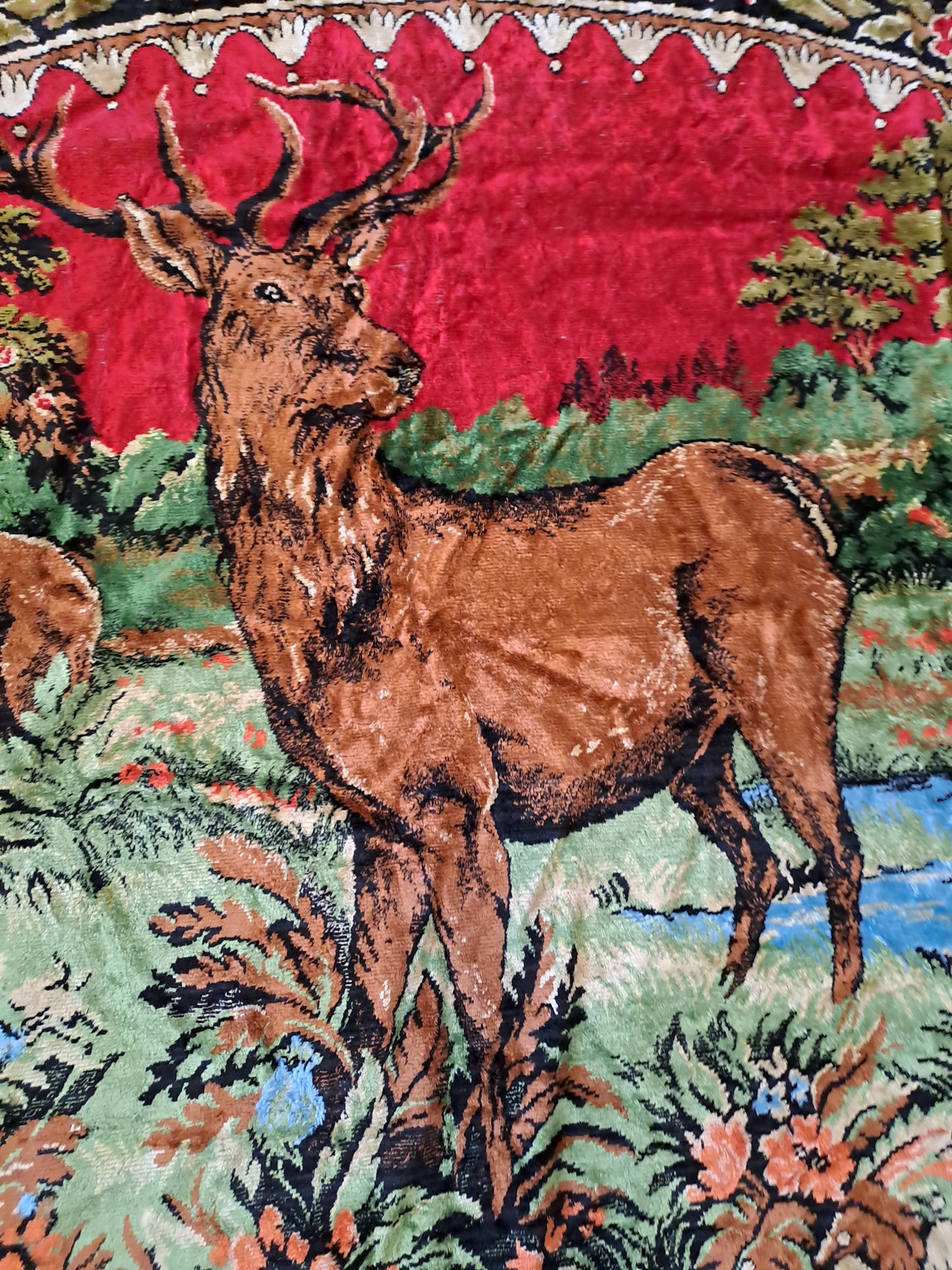 Tapisserie. Cerf Et Chevreuil. Tapis de table.