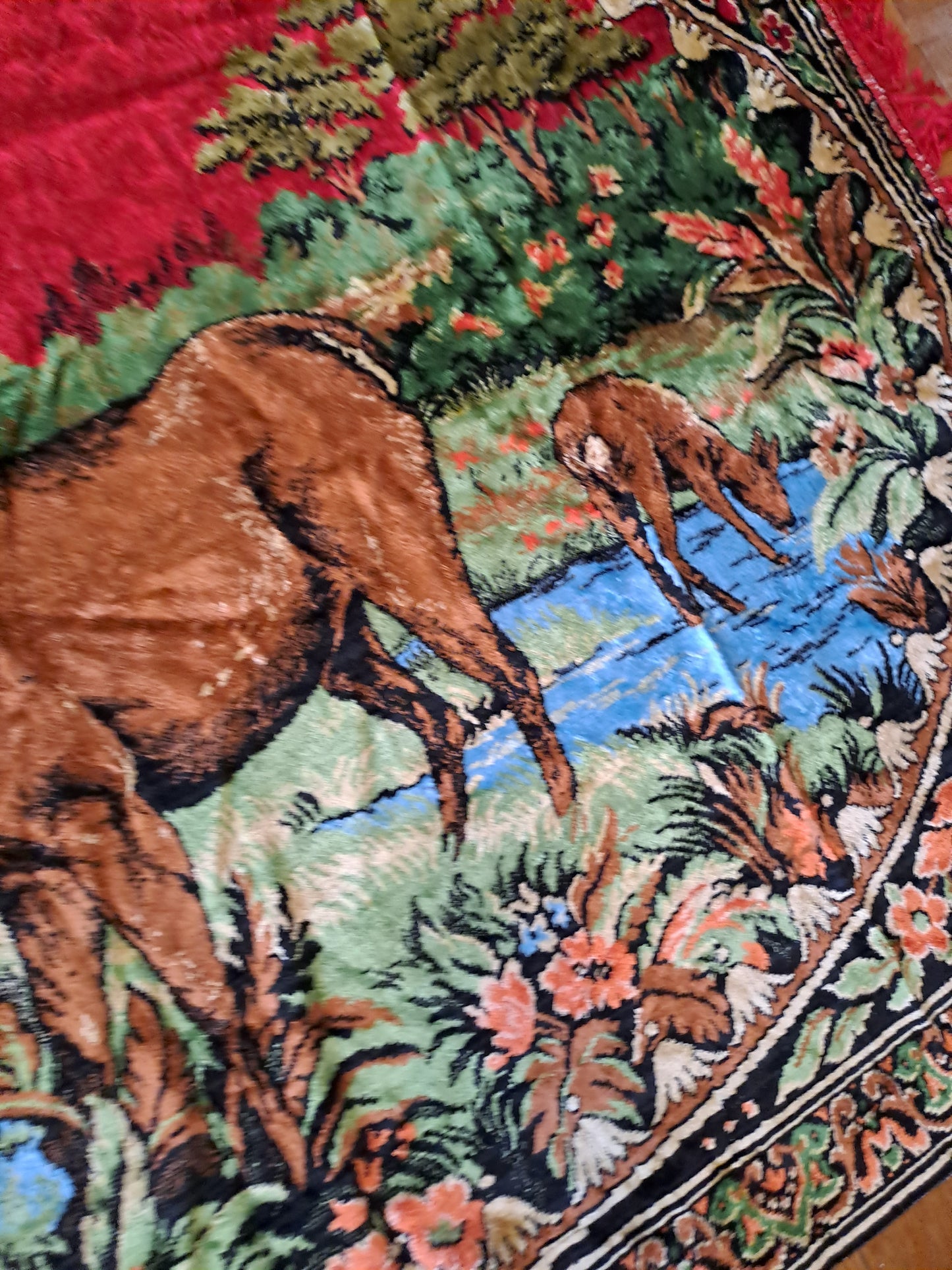 Tapisserie. Cerf Et Chevreuil. Tapis de table.