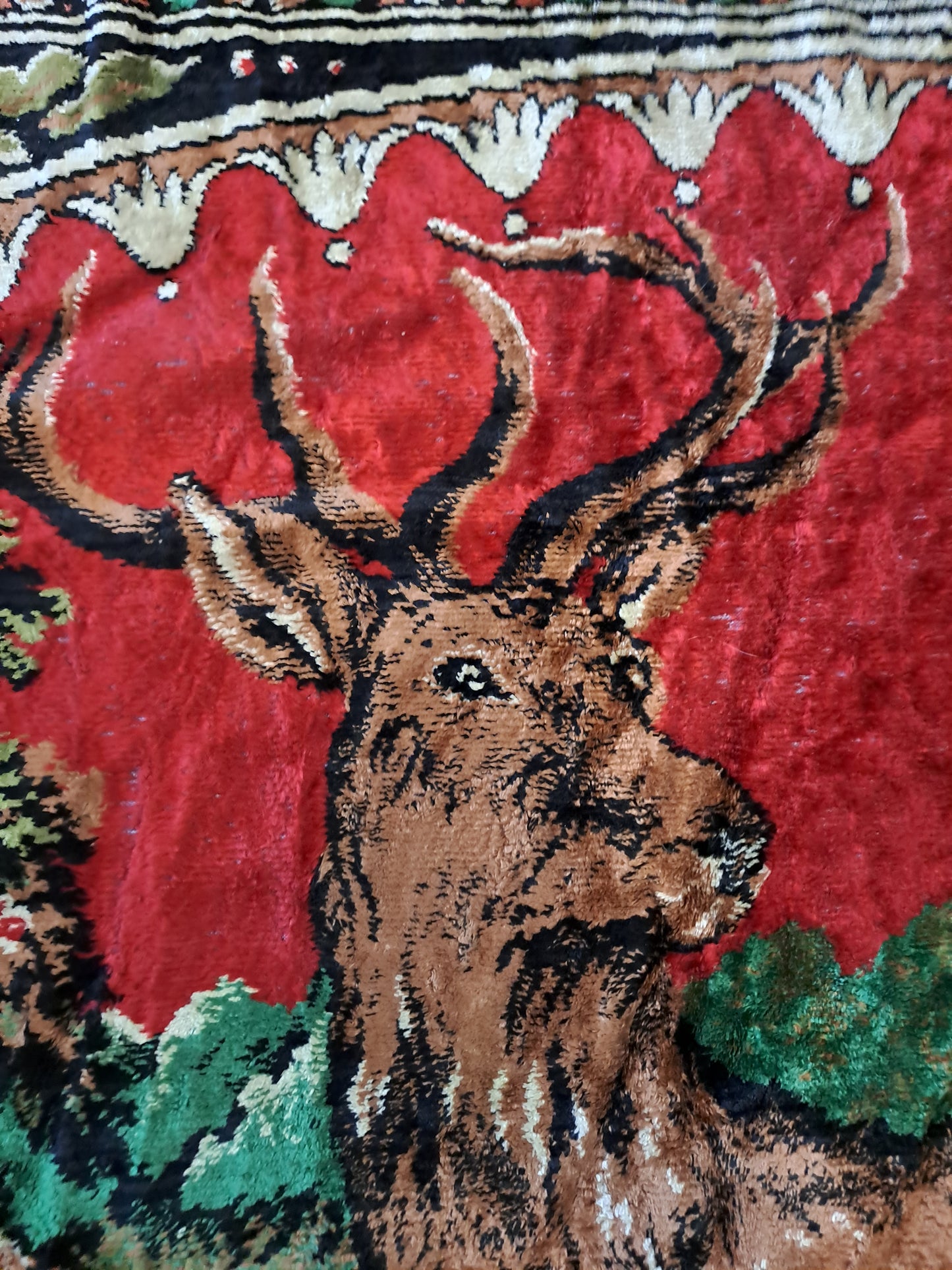 Tapisserie. Cerf Et Chevreuil. Tapis de table.