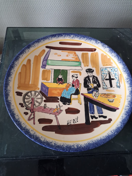 Assiette Pornic H1 scene de vie bretonne signé Hercé estampillé Ancienne decoration vintage Bretagne