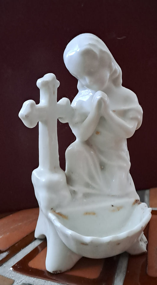Benitier enfant en priereen ceramique Ancienne decoration vintage catholique