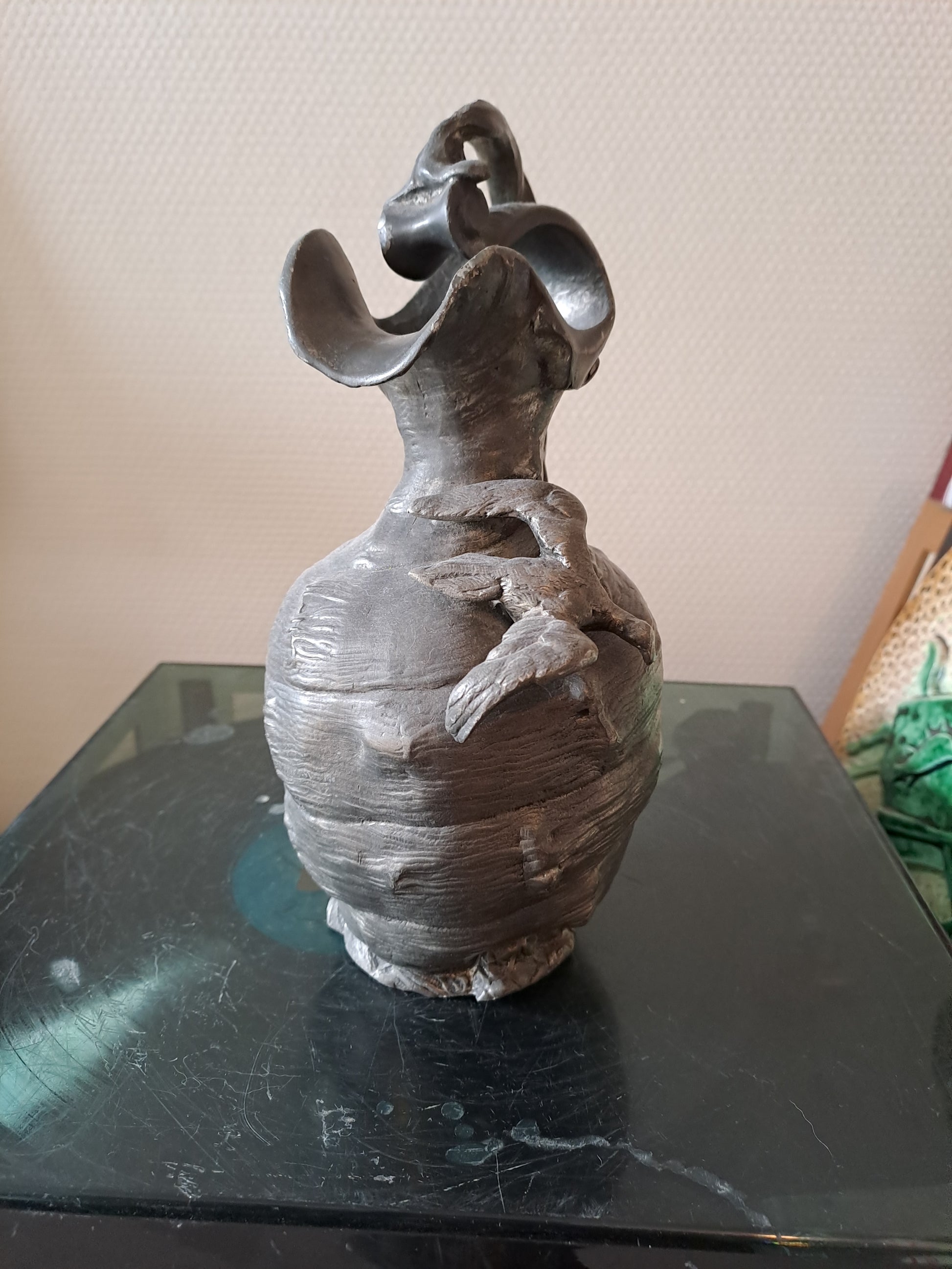 Pichet en etain art nouveau signe Ancienne decoration vintage