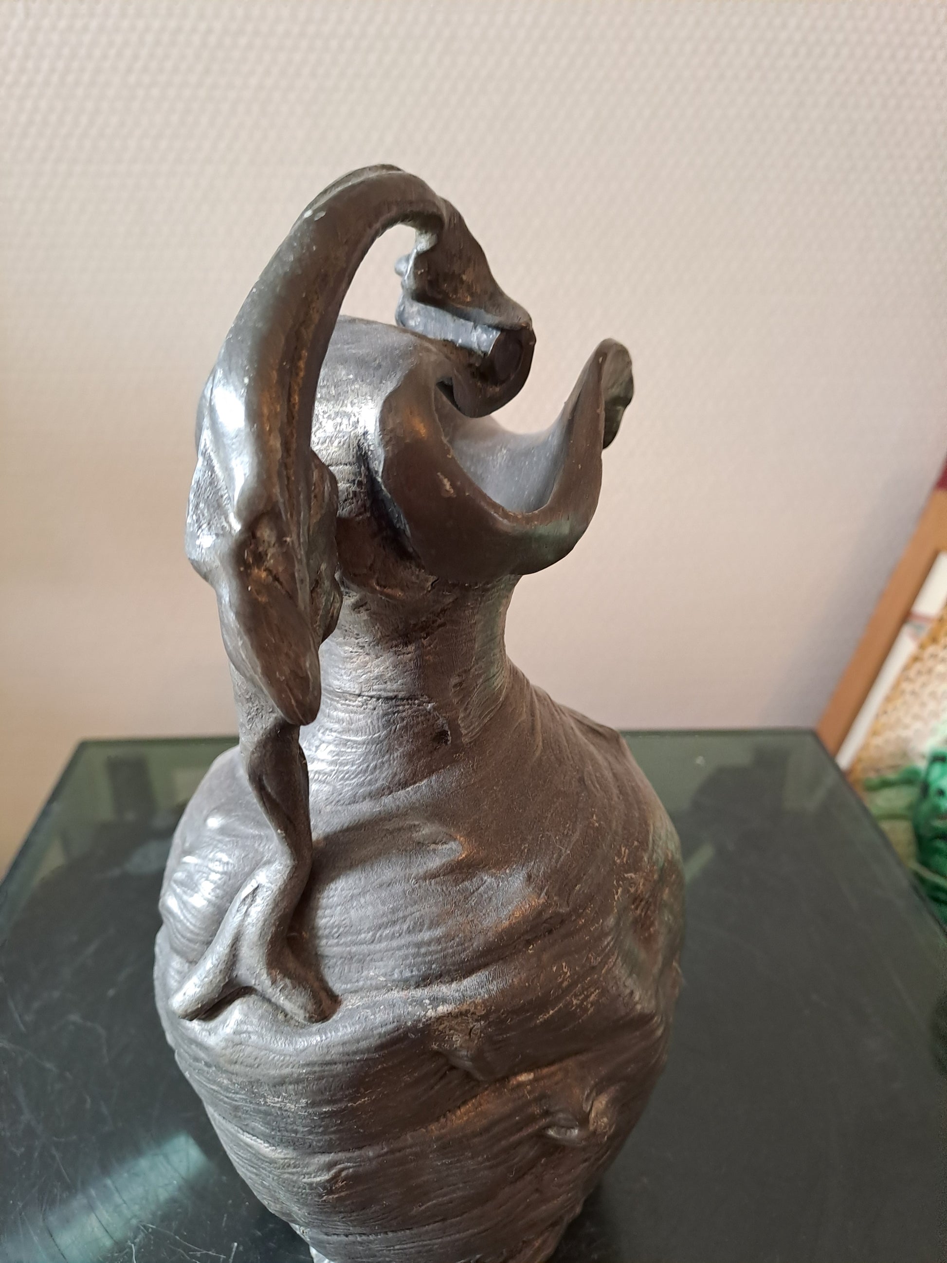 Pichet en etain art nouveau signe Ancienne decoration vintage