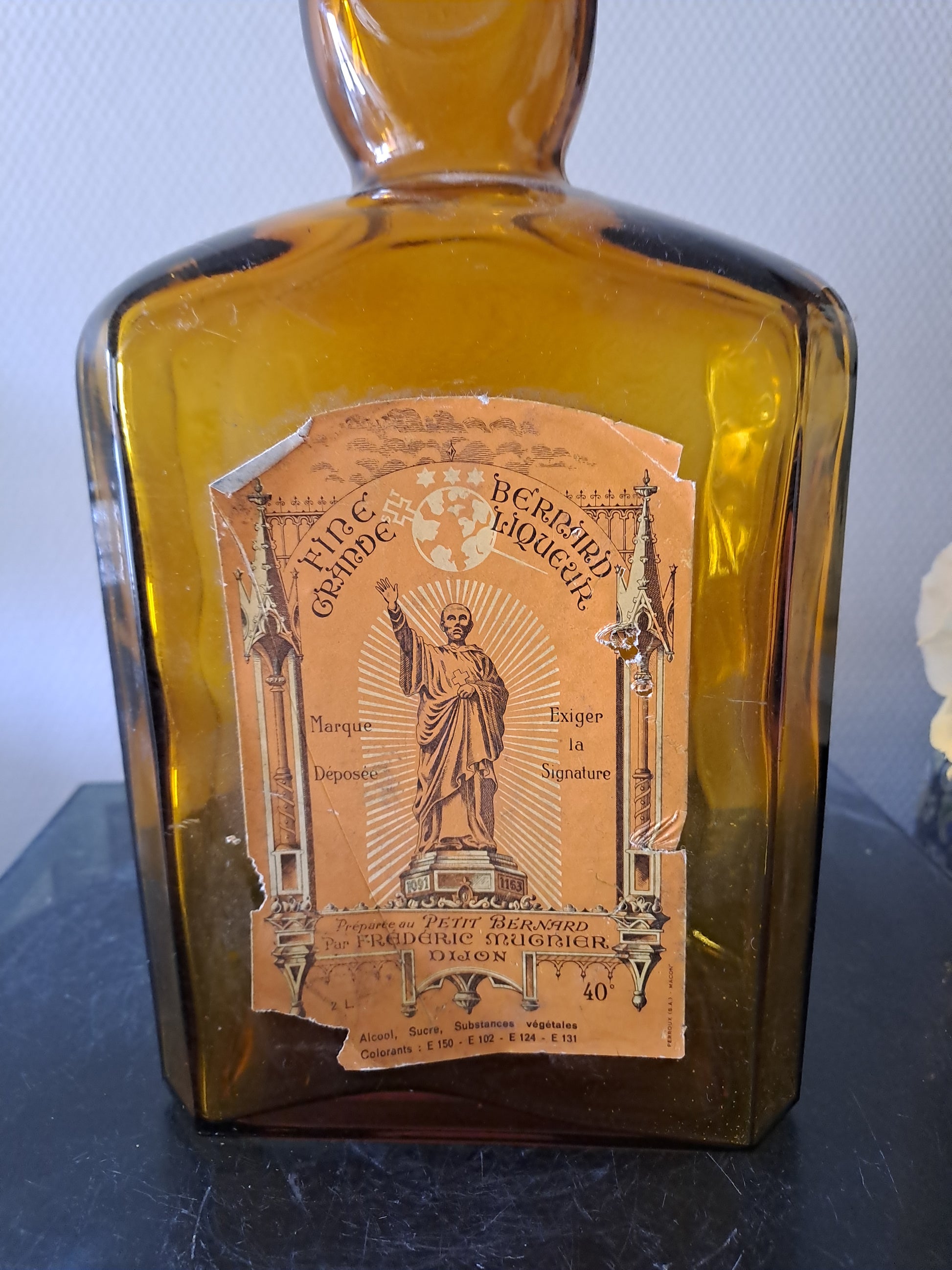 Verrerrie ancienne bouteille Saint-Bernard decoration vintage