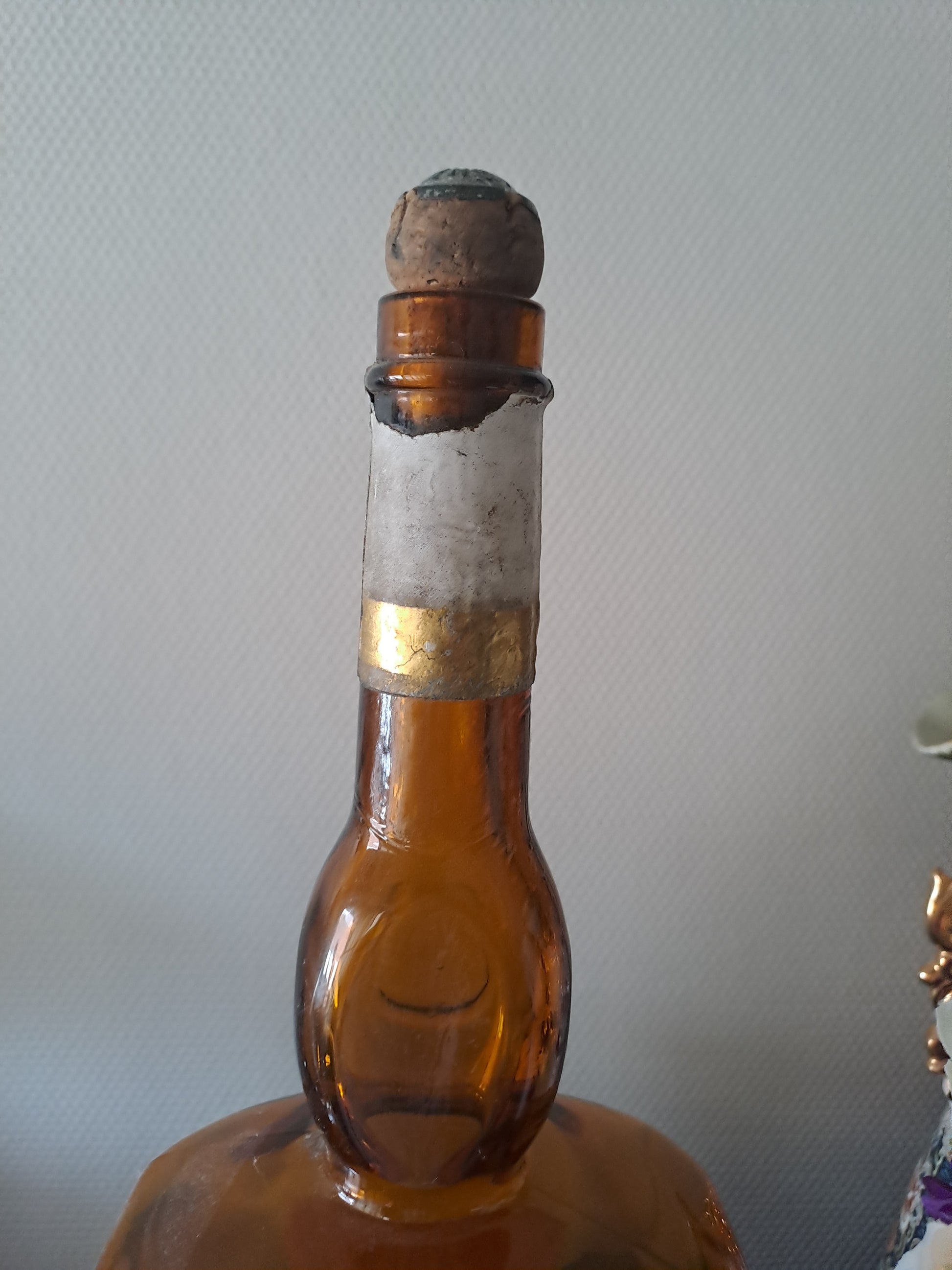 Verrerrie ancienne bouteille Saint-Bernard decoration vintage