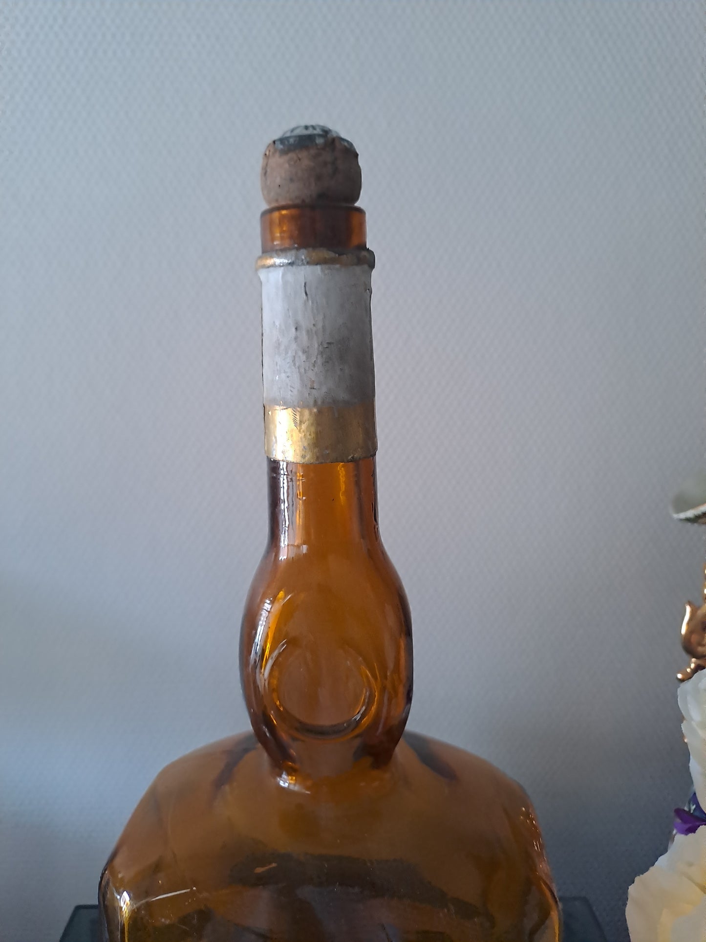 Verrerrie ancienne bouteille Saint-Bernard decoration vintage