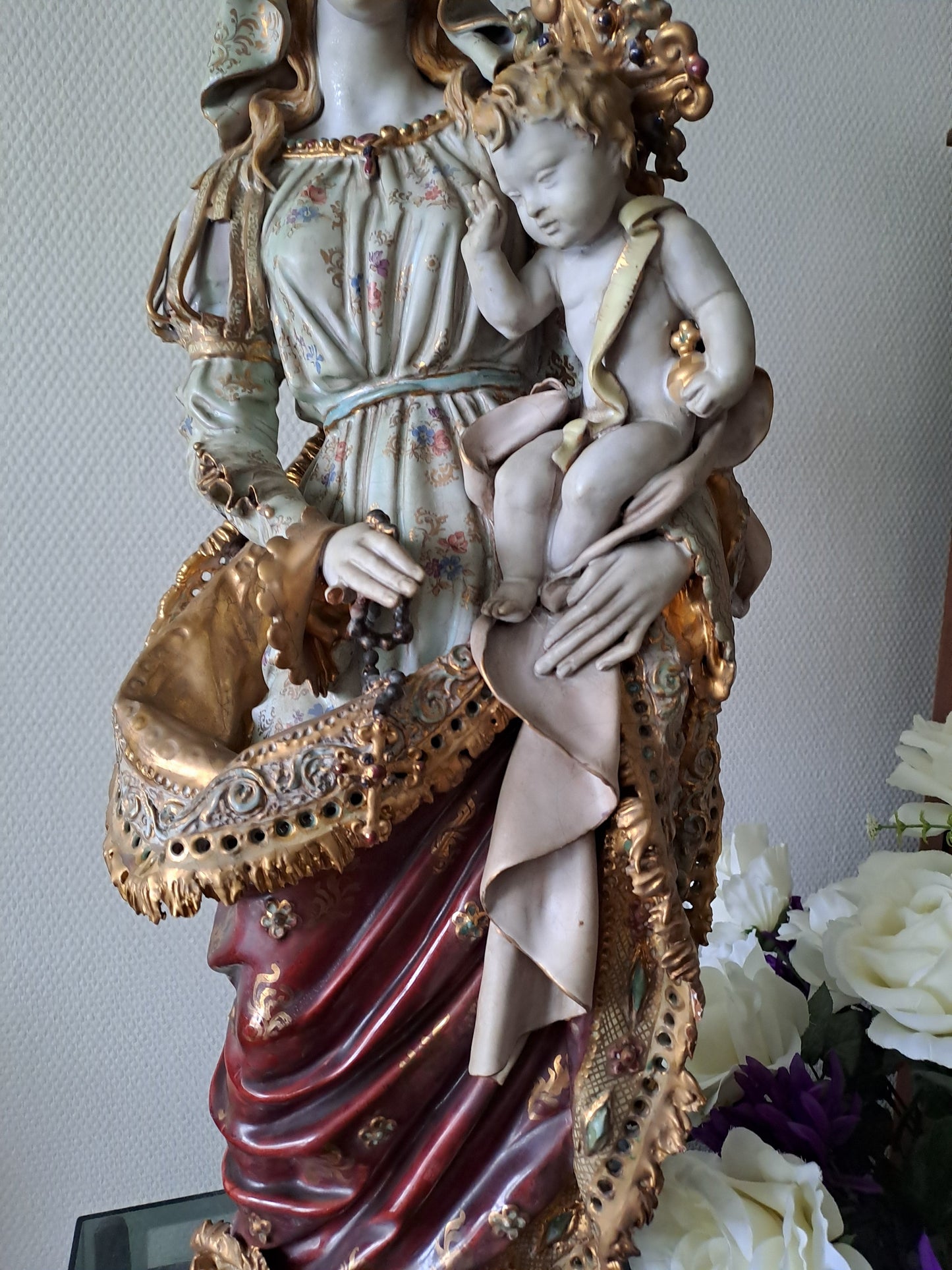 Eugenio Pattarino statue représentant la Sainte Vierge Marie Portant L'enfant Jesus Dans Les Bras. 74 cm de haut. Années 1920 / 1930. Ancien Vintage catholique.