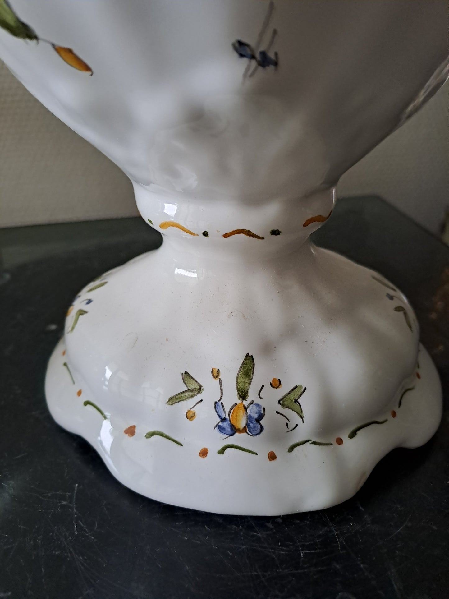 Vase Moustiers. Peint à la main.