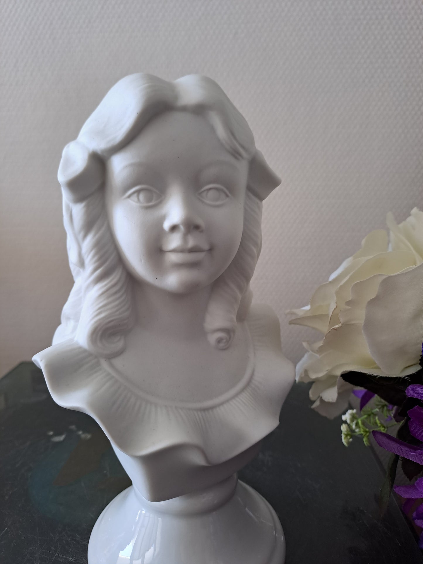 Buste fillette. Porcelaine et biscuits. Sumbo.