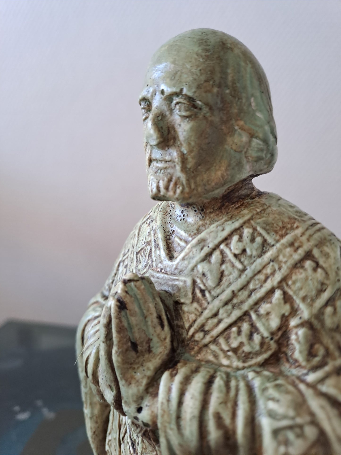 Statue en plâtre. Saint curé d'ars. Saint Jean-Marie Vianney.