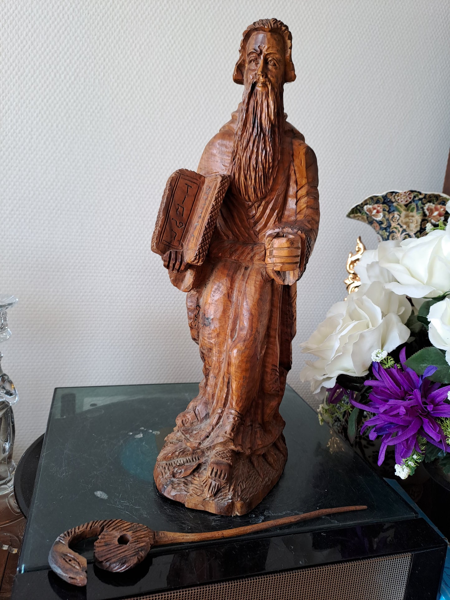Statue/ Sculpture en bois représentant Moïse avec les tables de la lois et le serpent d'airain. Ancien decoration vintage catholique.