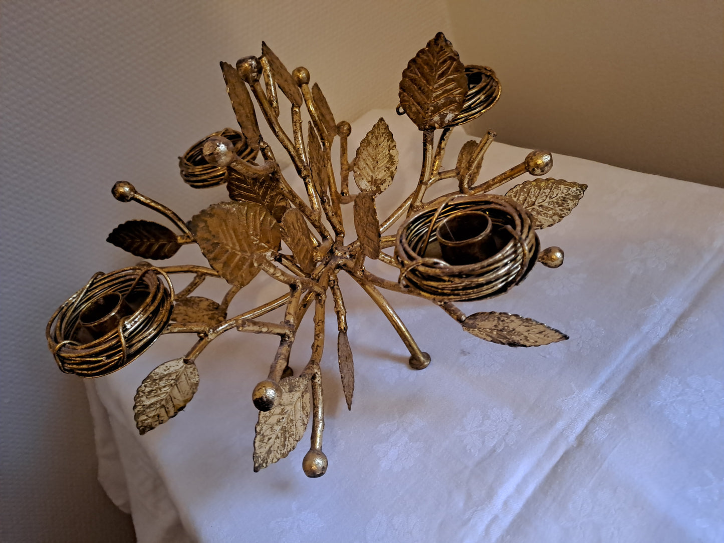 Bougeoirs 4 feux. Feuilles doré. Ancien décoration vintage.