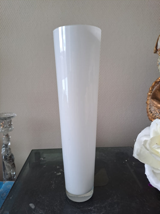 Vase En Cristal blanc. 30 cm de haut. Ancien Vintage décoration.