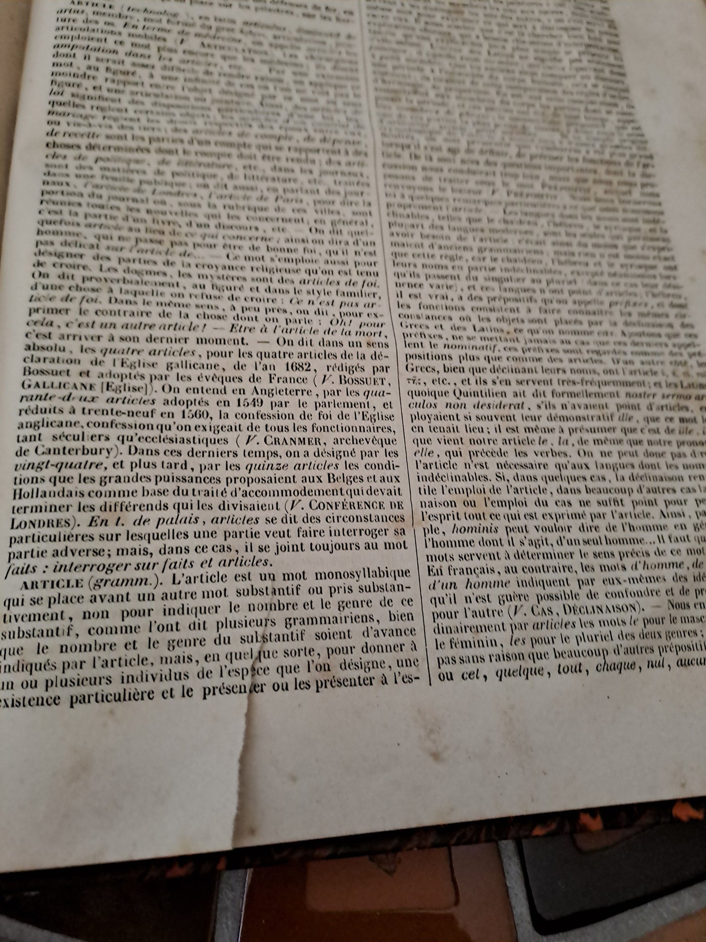 Encyclopedie Catholique.

Répertoire universel et raisonné des sciences, des sciences, des lettres, des arts et des métiers, formant une bibliothèque universelle.

Publiée sous la direction de :
De M. Abbé Glaire,
Professeur d'hébreu à la Sorbonne,
De M. Le Vte walsh,
Et d'un comité d'orthodontie.

1840.

Tome Second.

Alex. - Athan.

Ouvrage en bel état.
Jaunit, ne gênant en rien la lecture.
Les photos font offices de description.


Parent-desbarres, éditeur, Paris.