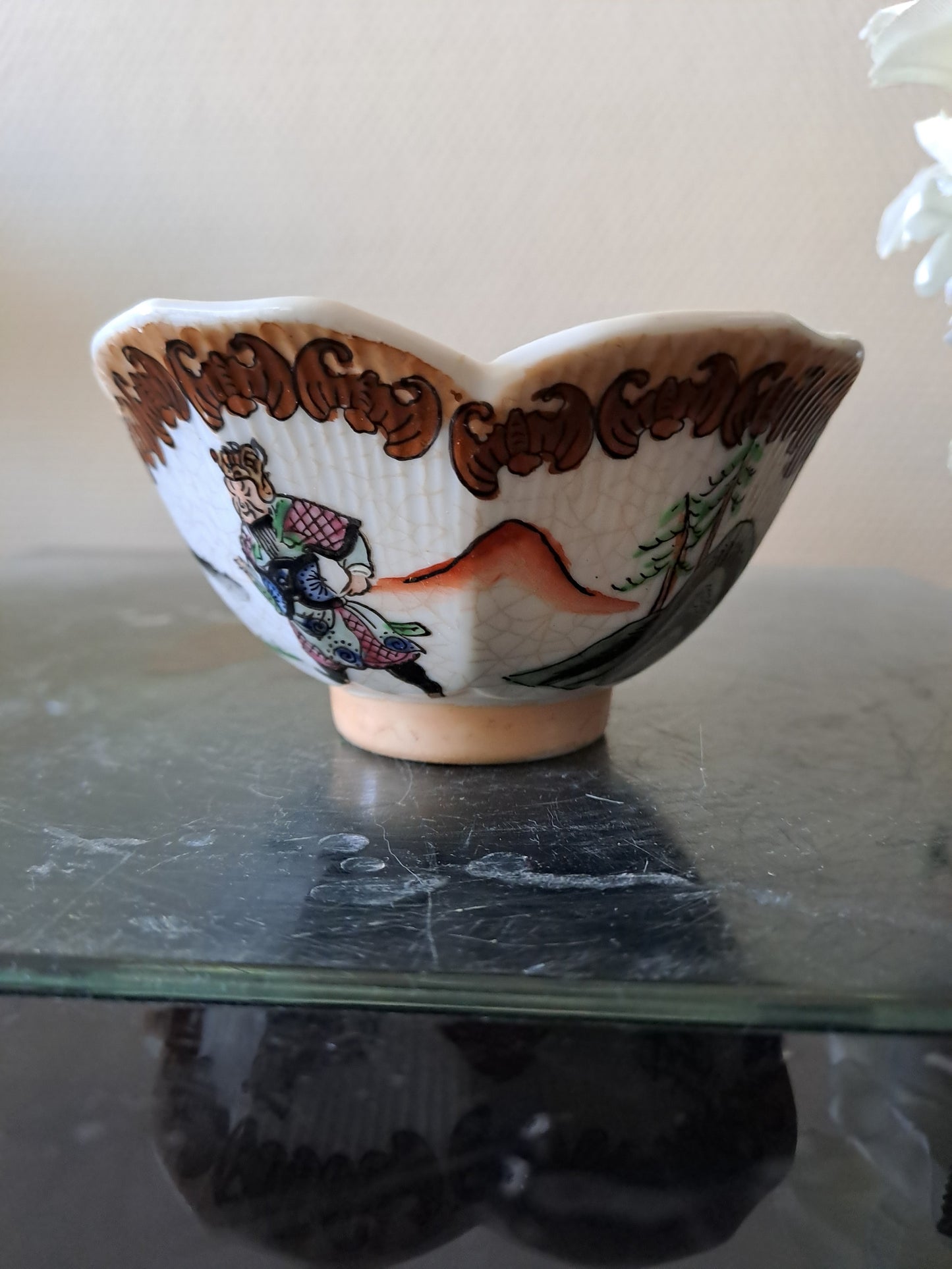 Bol Riz Chinois 1. Porcelaine forme Fleur de Lotus. Chine  Signé En Rouge