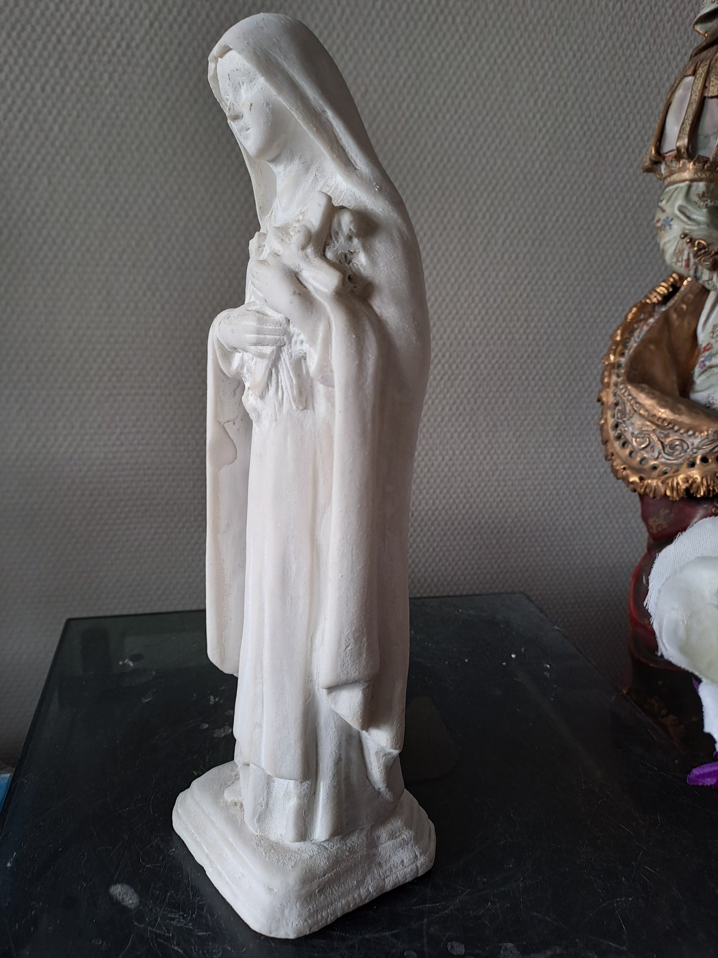 Statue représentant Sainte Thérèse De L'enfant Jesus de l'enfant Jésus de Lisieux. 30 cm. Ancien Vintage catholique. 