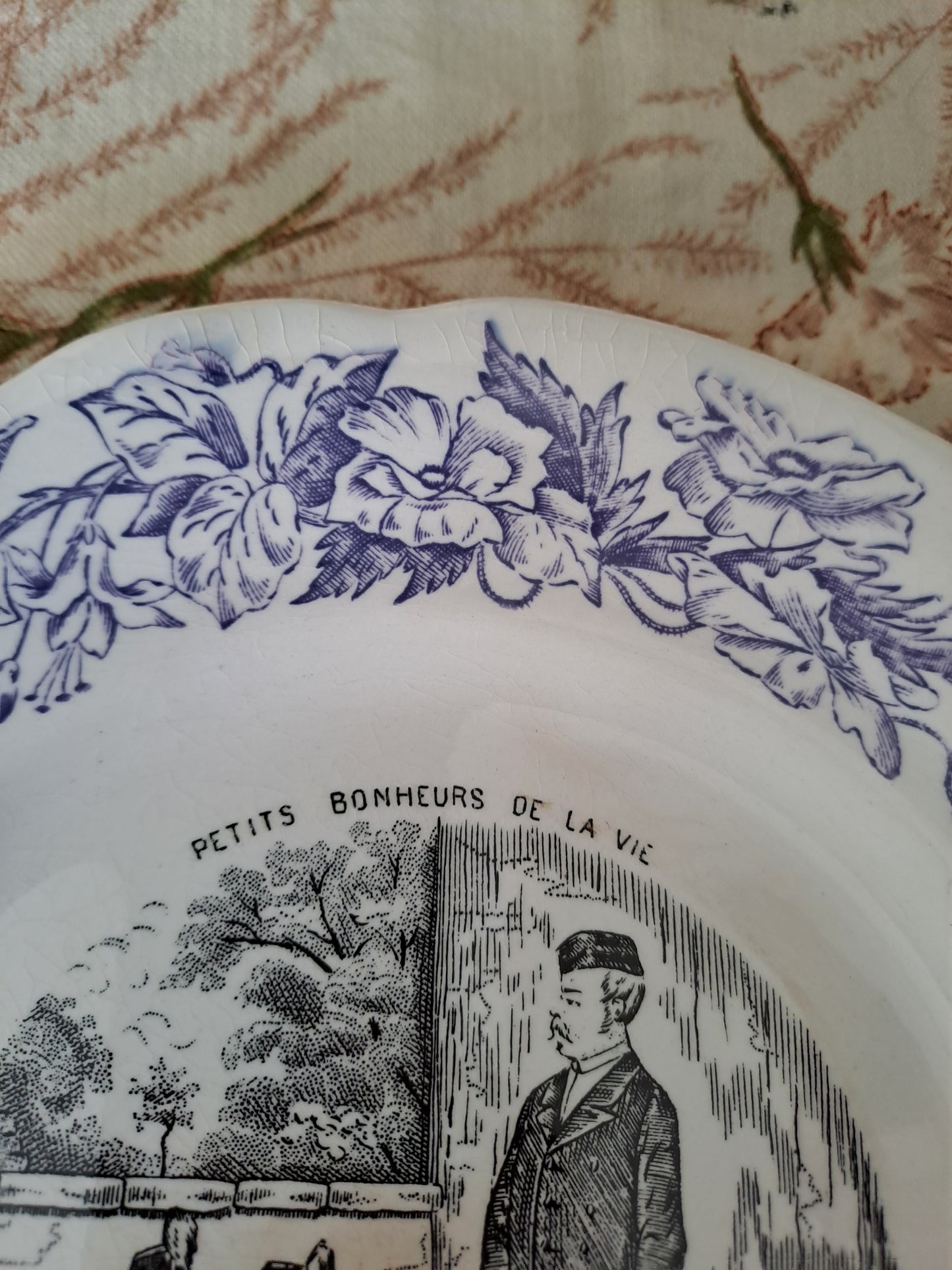 Assiette décorative Parlante. Faïence. H. B. Choisy Le Roi. N°12.