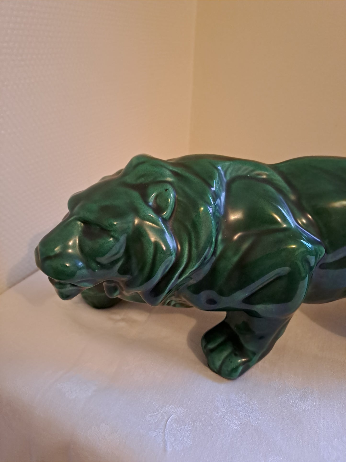 Statue Lion Vert Faïencerie de Longchamp. Ancien décoration vintage.