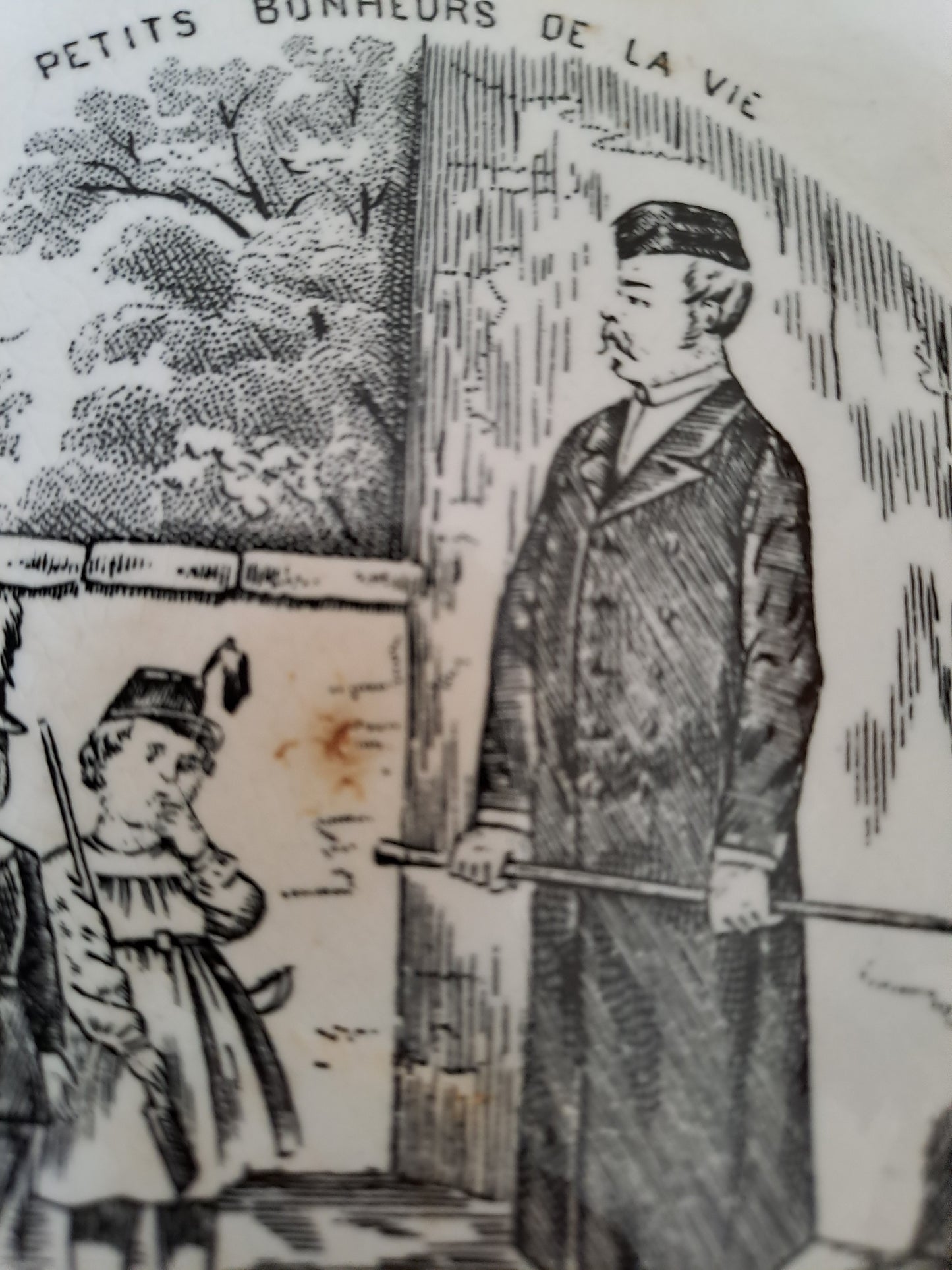 Assiette décorative Parlante. Faïence. H. B. Choisy Le Roi. N°12.