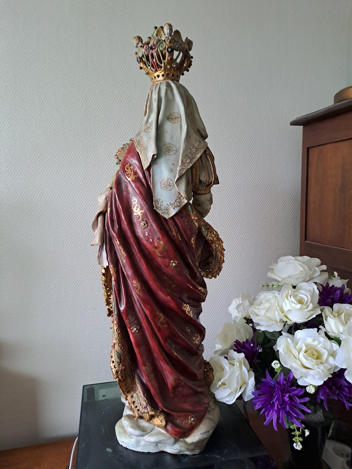 Eugenio Pattarino statue représentant la Sainte Vierge Marie Portant L'enfant Jesus Dans Les Bras. 74 cm de haut. Années 1920 / 1930. Ancien Vintage catholique.