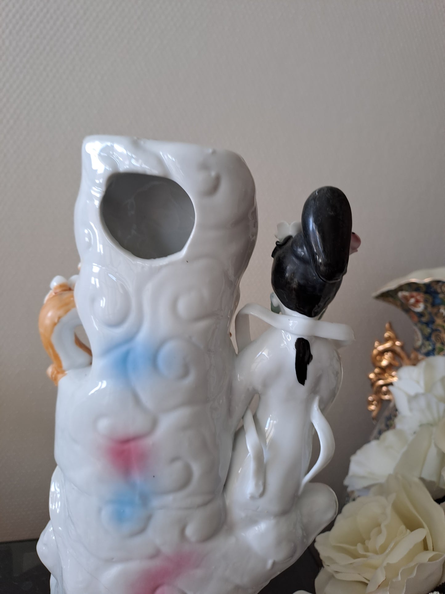 Statue geishas. Porcelaine et biscuits. Pied de lampe.