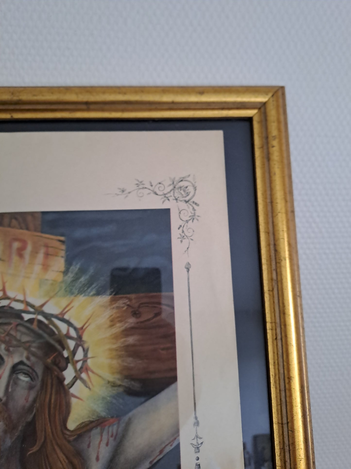 Gravure représentant Jésus-Christ crucifié. Cadre sous vitre. Ancien decoration vintage catholique.