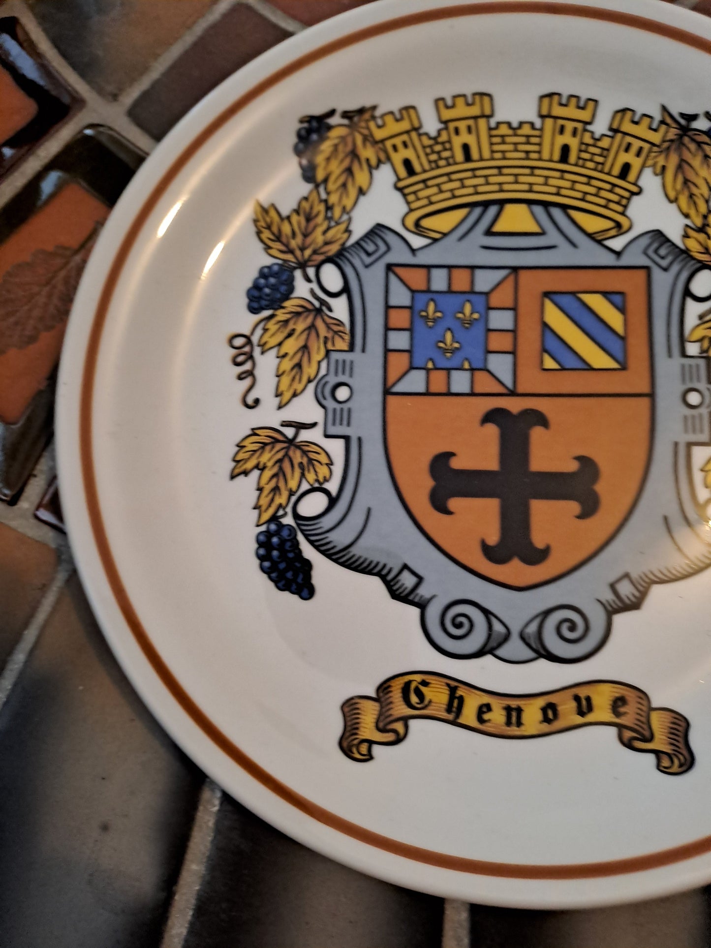 Assiette Blason Chenôve Pillivuyt Decor Grand Feu 20 Cm. Ancien décoration vintage 