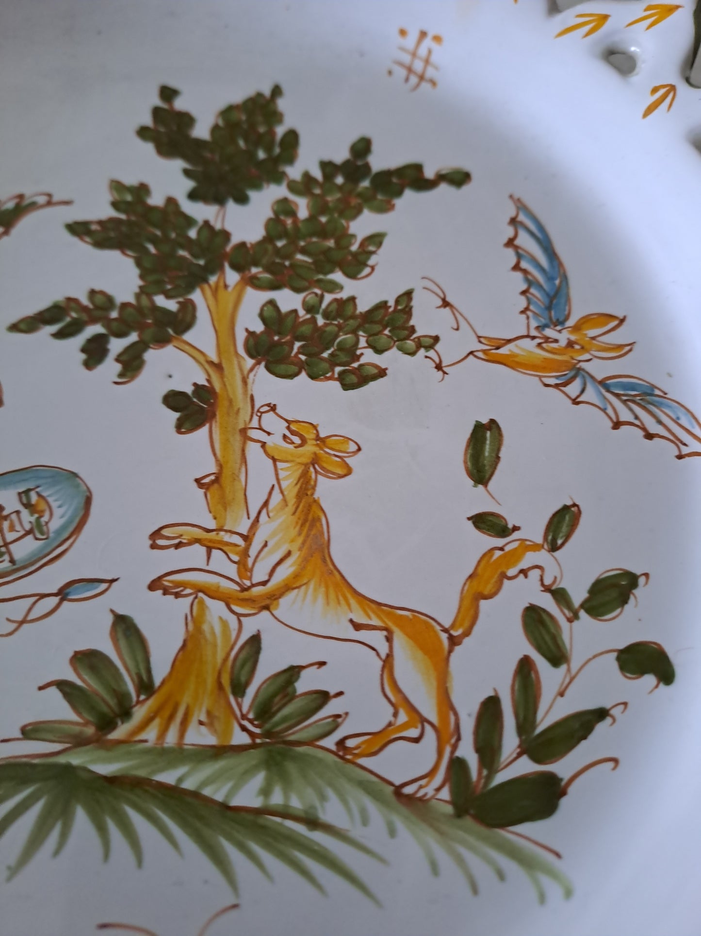 Assiette décorative ajourée. Moustiers.