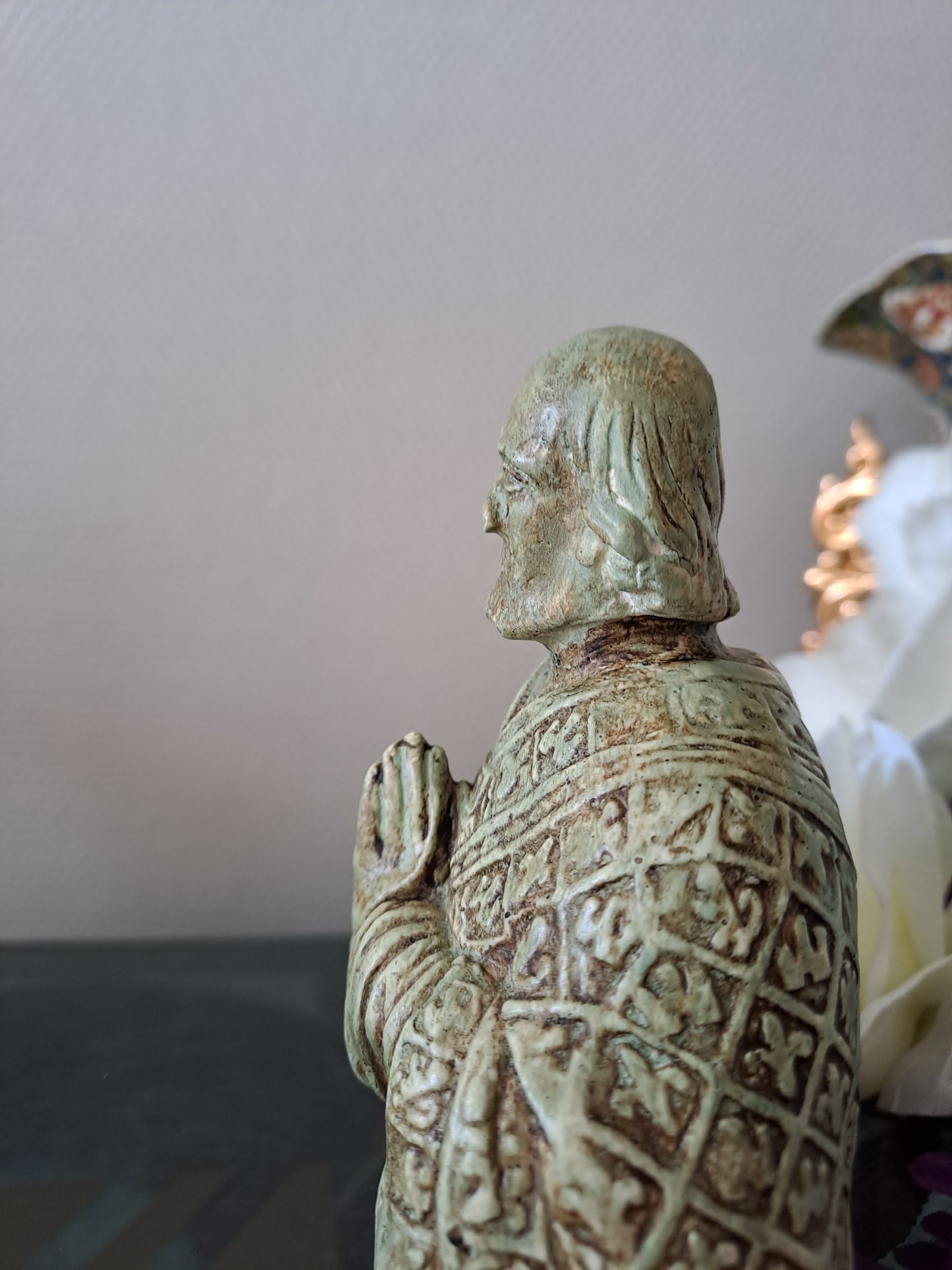 Statue en plâtre. Saint curé d'ars. Saint Jean-Marie Vianney.