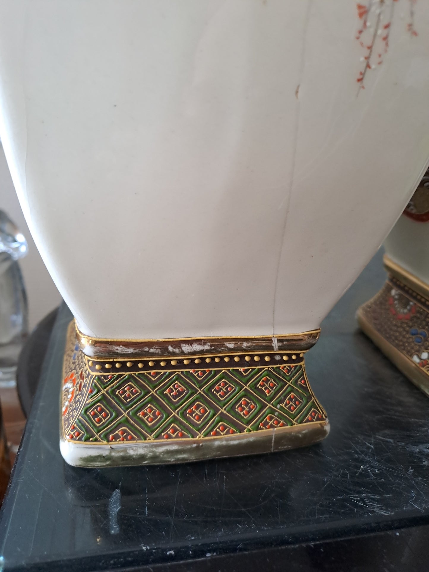 Paire de Vases En Porcelaine japonaise.