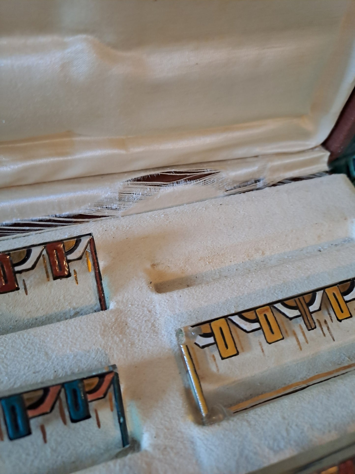 Salerons et porte-couteaux. Art deco. Années 20. Signé.