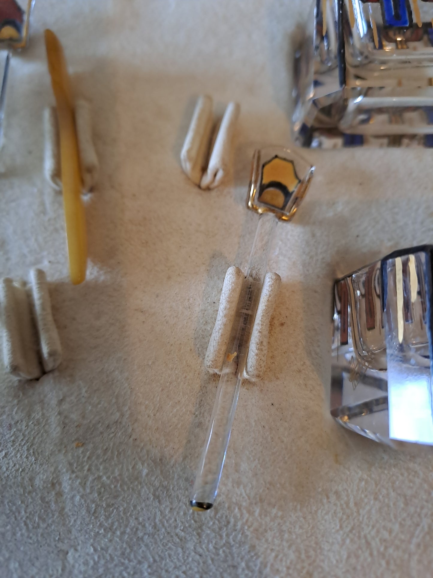 Salerons et porte-couteaux. Art deco. Années 20. Signé.