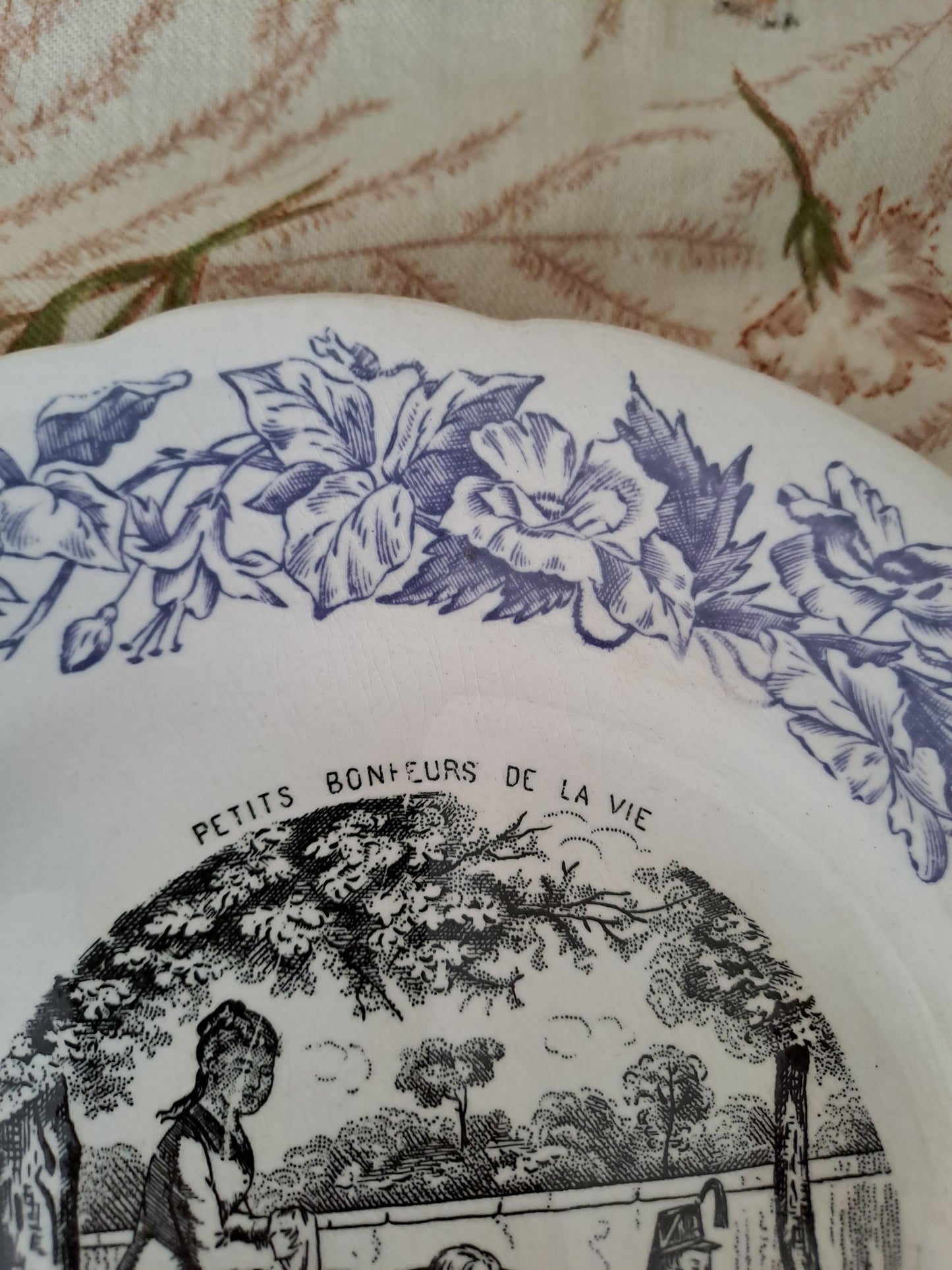 Assiette décorative Parlante. Les petits bonheurs de la vie. N°11. Choisy Le Roi.