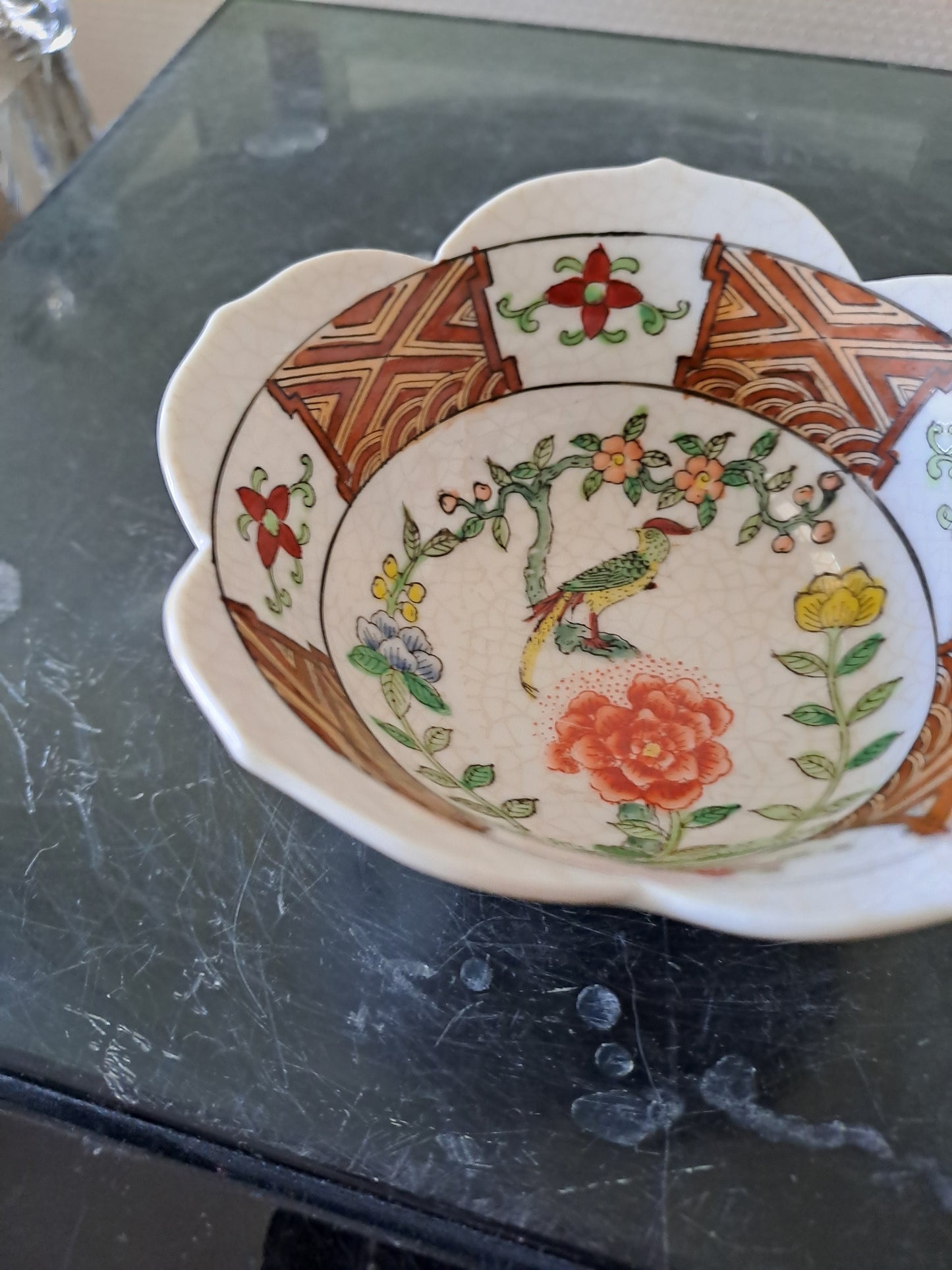 Bol  Porcelaine. Chine. Oiseau Branché. Signé En Rouge À Identifier.