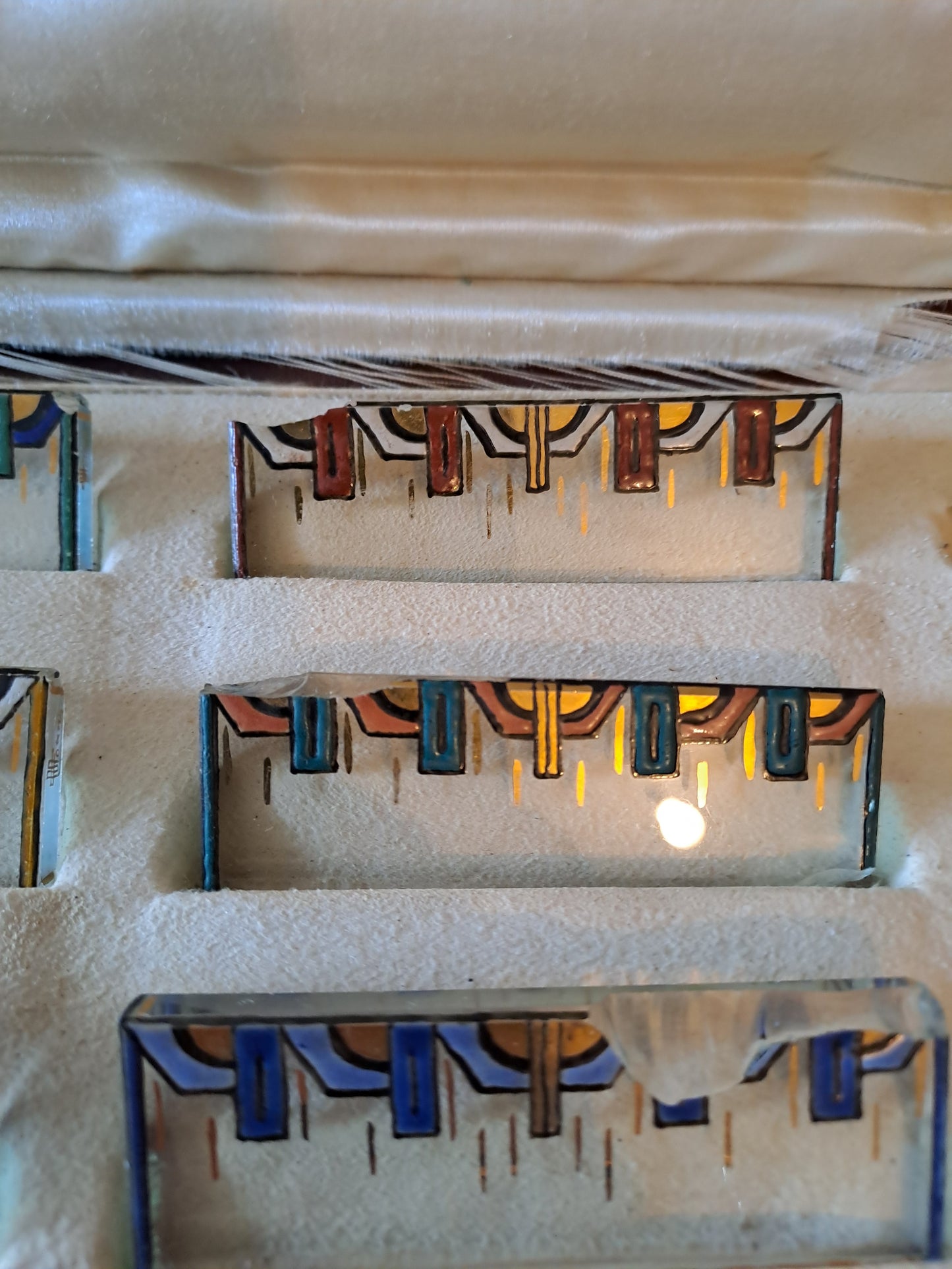 Salerons et porte-couteaux. Art deco. Années 20. Signé.