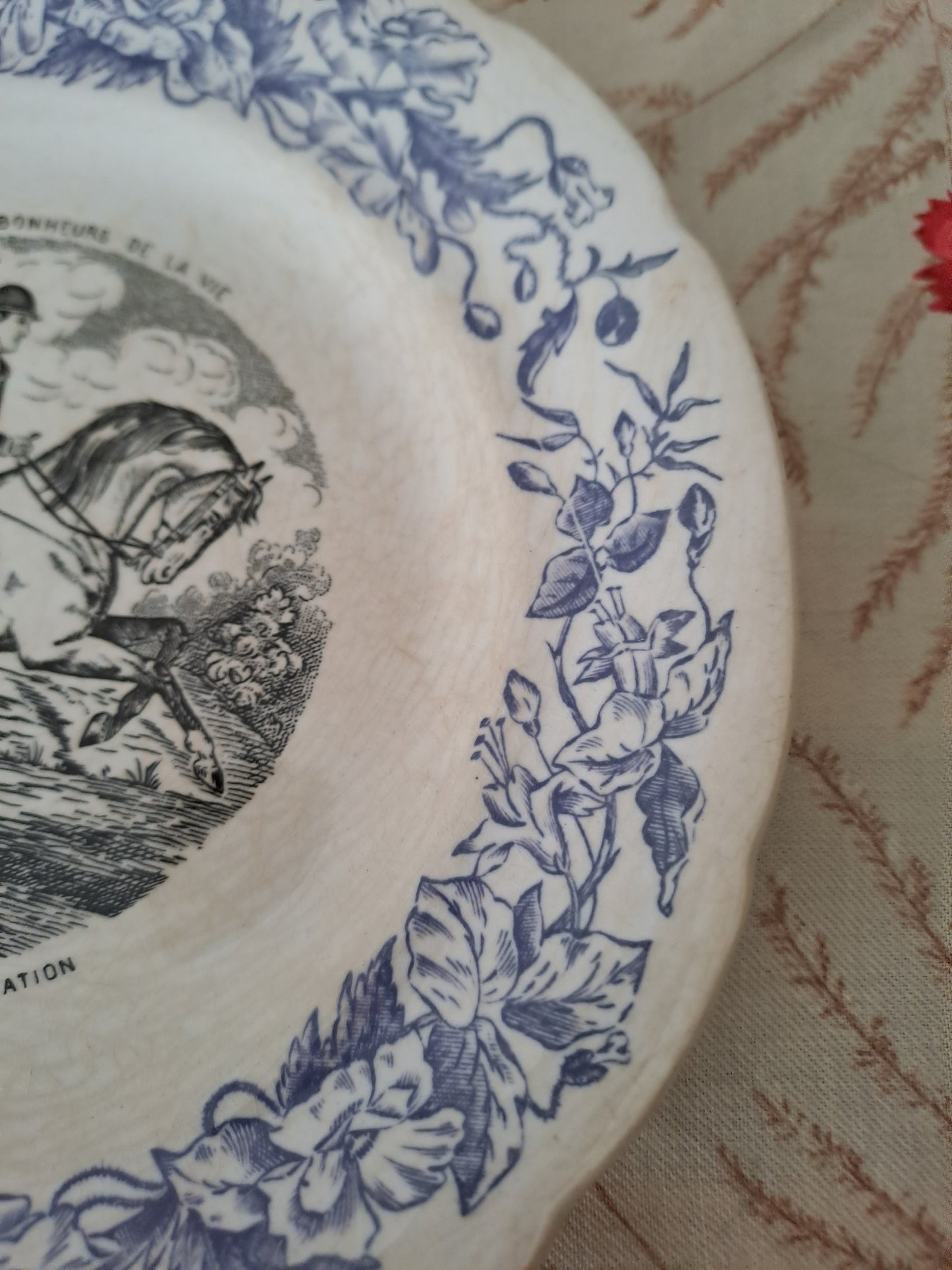 Assiette décorative Parlante. N°7. Les petits bonheurs de la vie. H. B. Choisy Le Roi.