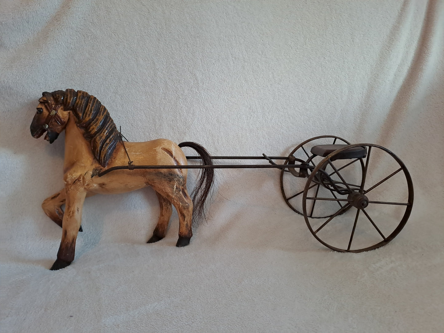 Caleche de course avec son cheval Jouet ancien vintage