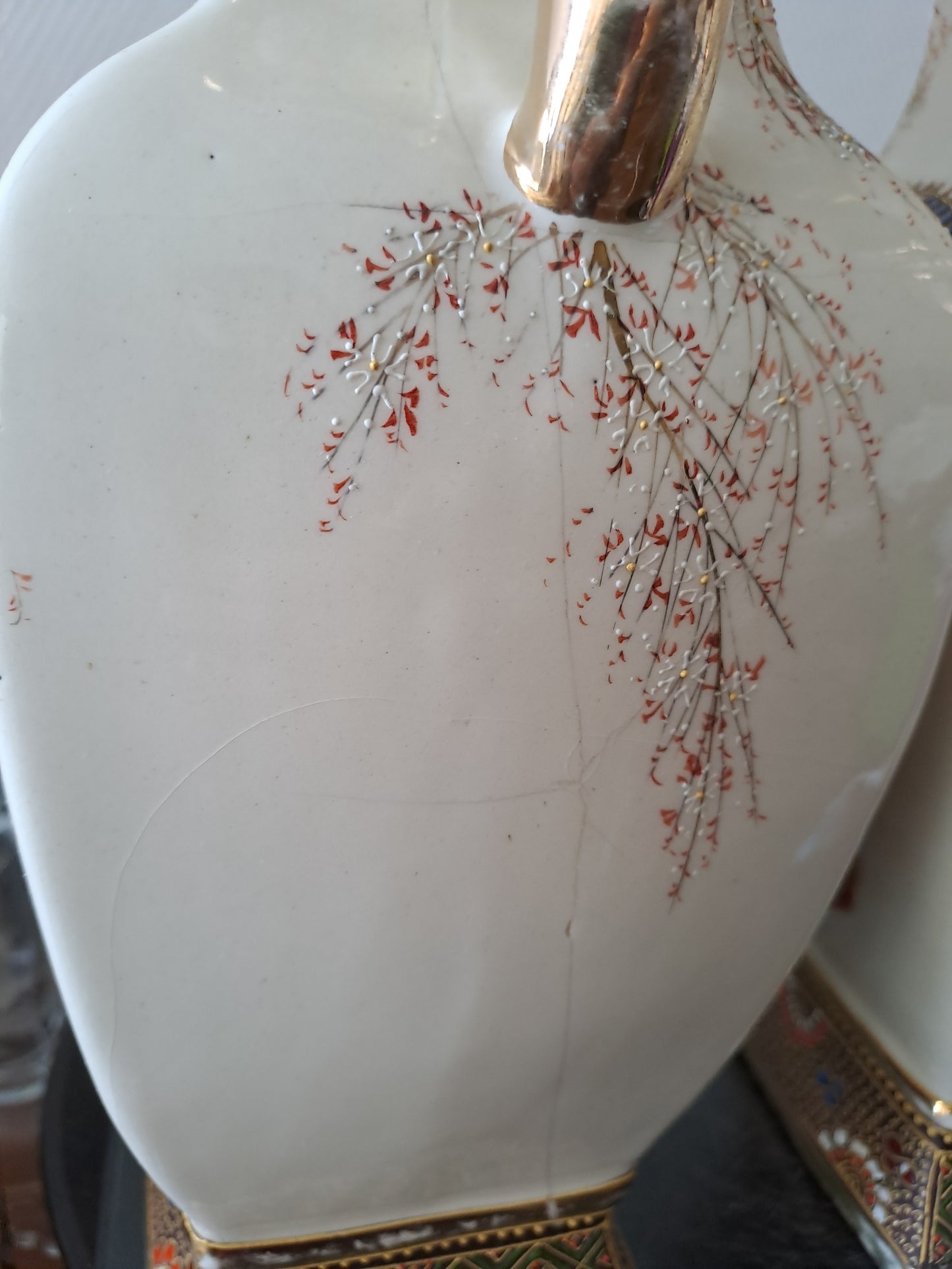 Paire de Vases En Porcelaine japonaise.