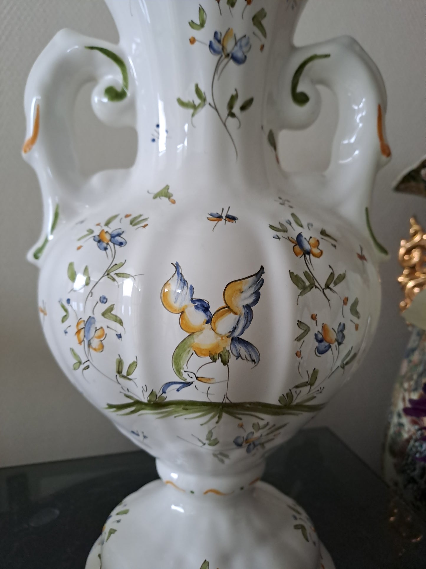 Vase Moustiers. Peint à la main.