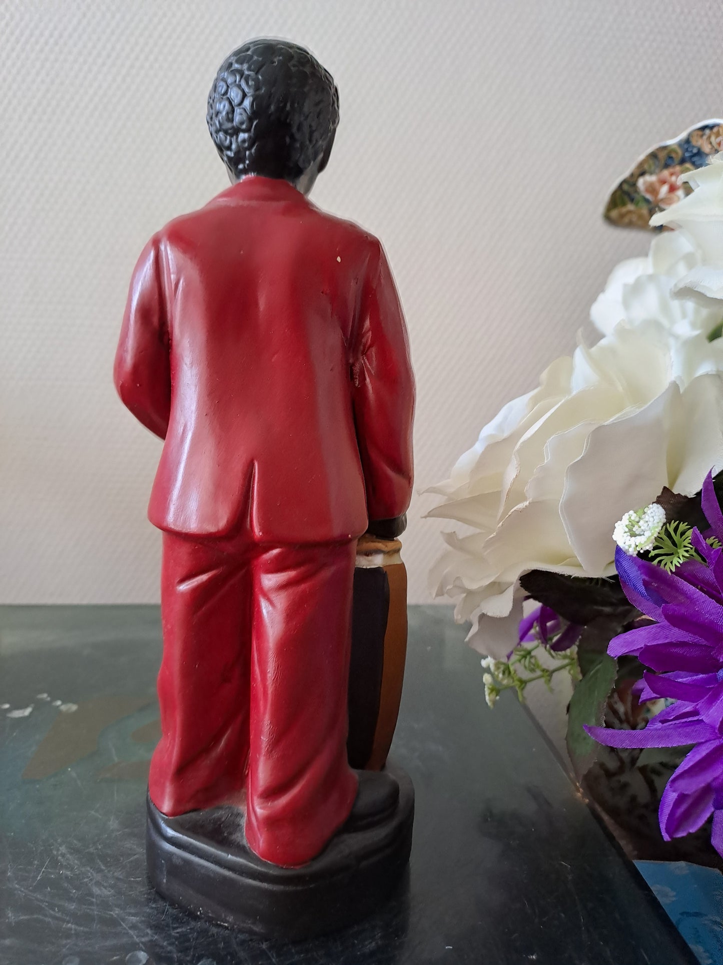 Statue en céramique. Joueur de conga.