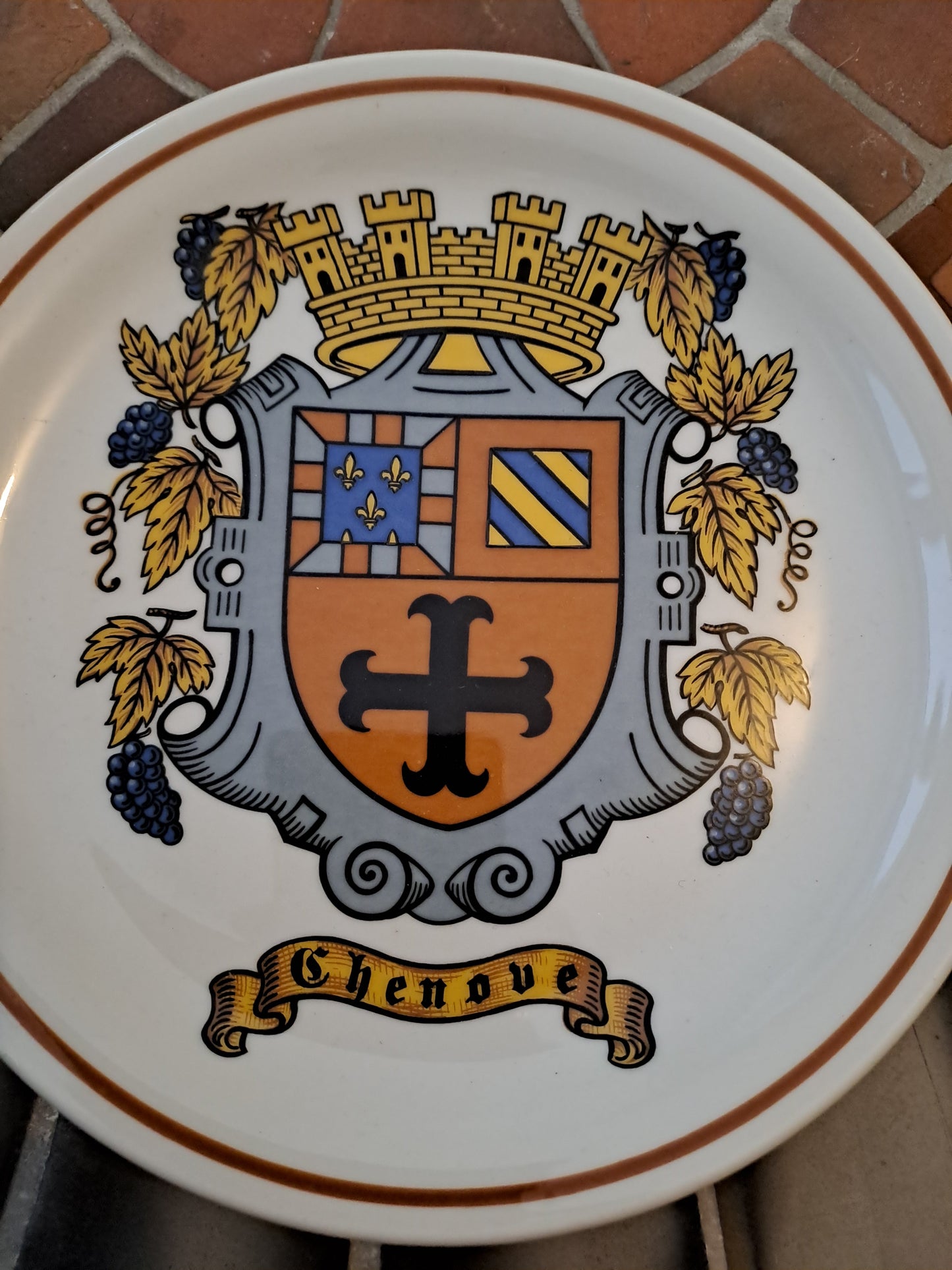 Assiette Blason Chenôve Pillivuyt Decor Grand Feu 20 Cm. Ancien décoration vintage 