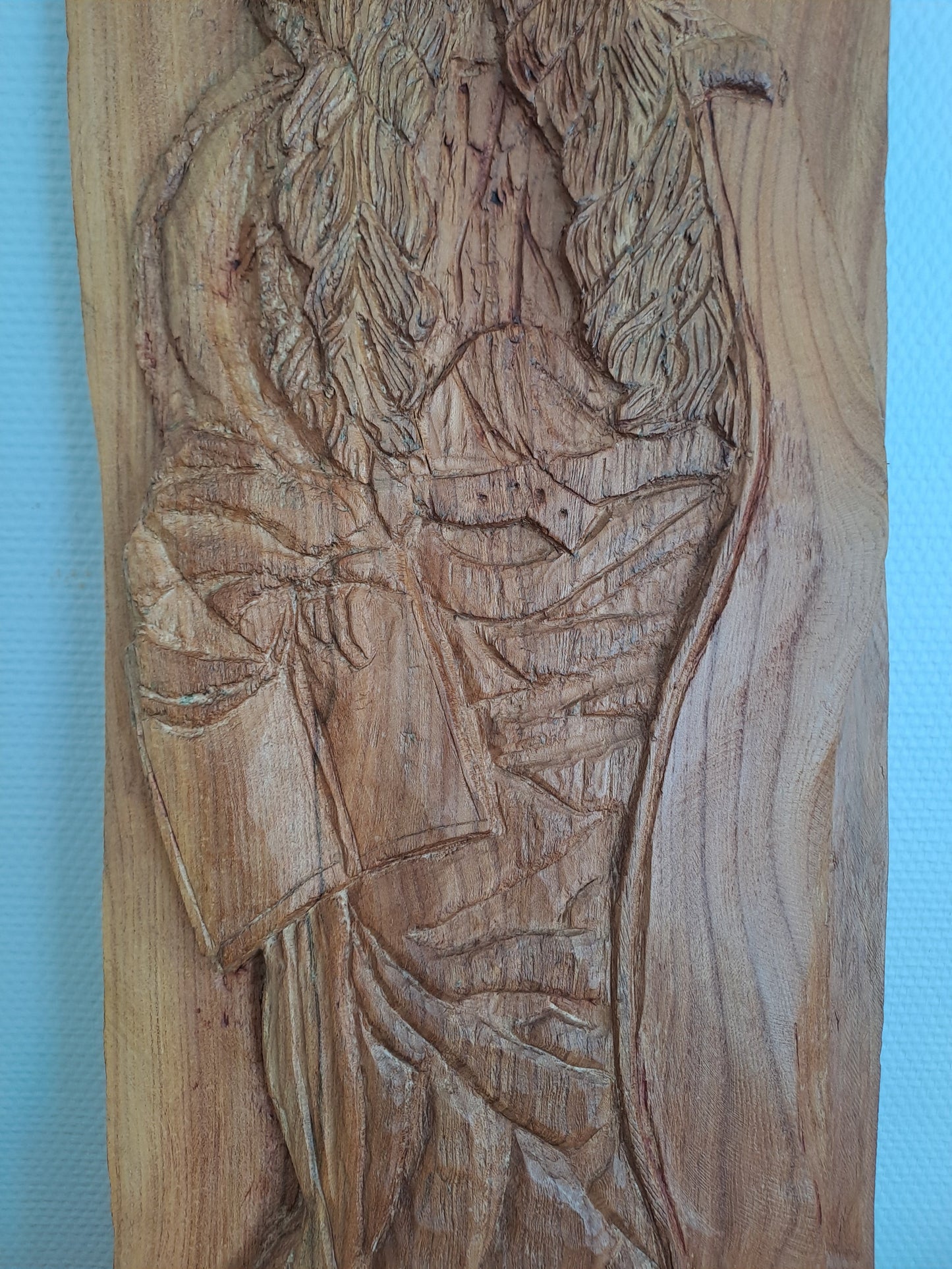 Statue en bois représentant Moïse en bas-relief. Ancien decoration vintage.