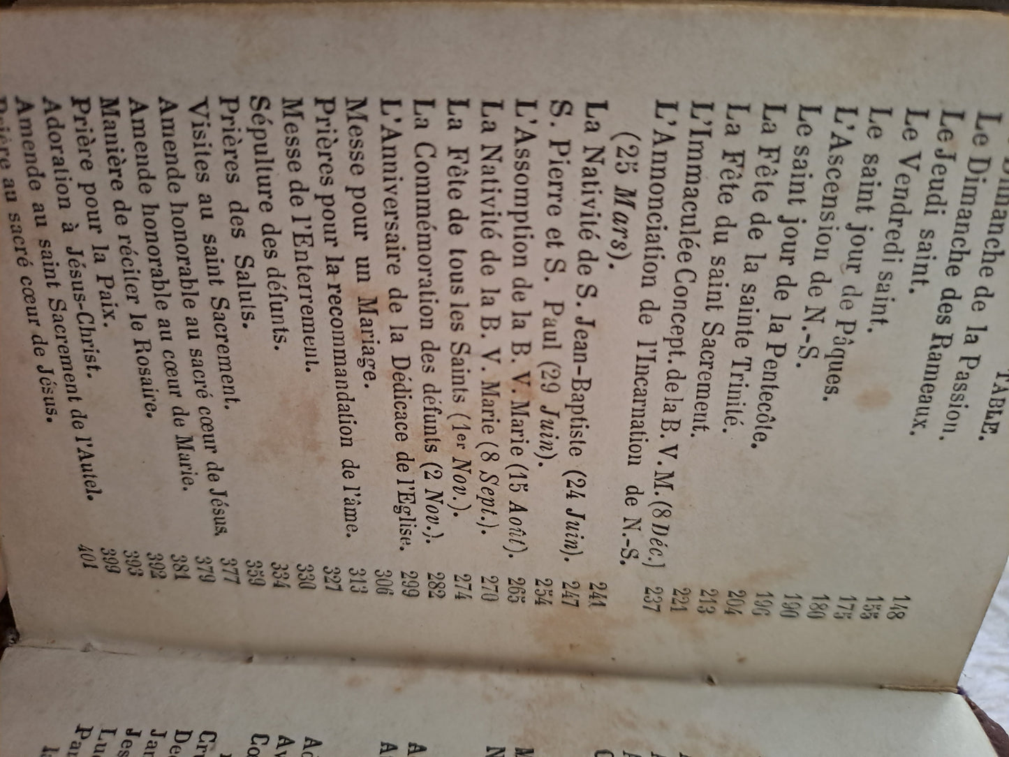 Paroissien romain contenant les offices des dimanches......