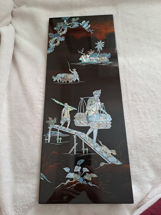 Panneau de Laque Marquetés Instration De Nacre. Travailleurs bois et rizières buffles. Ancien décoration vintage